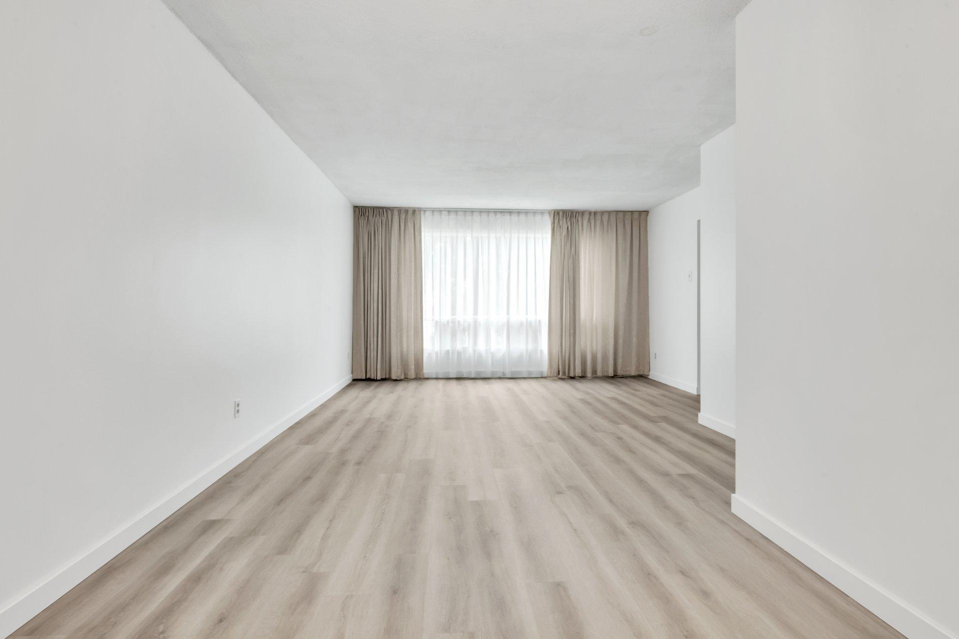 









551


Rue Blackwood

,
Longueuil (Greenfield Park),




QC
J4V1H4

