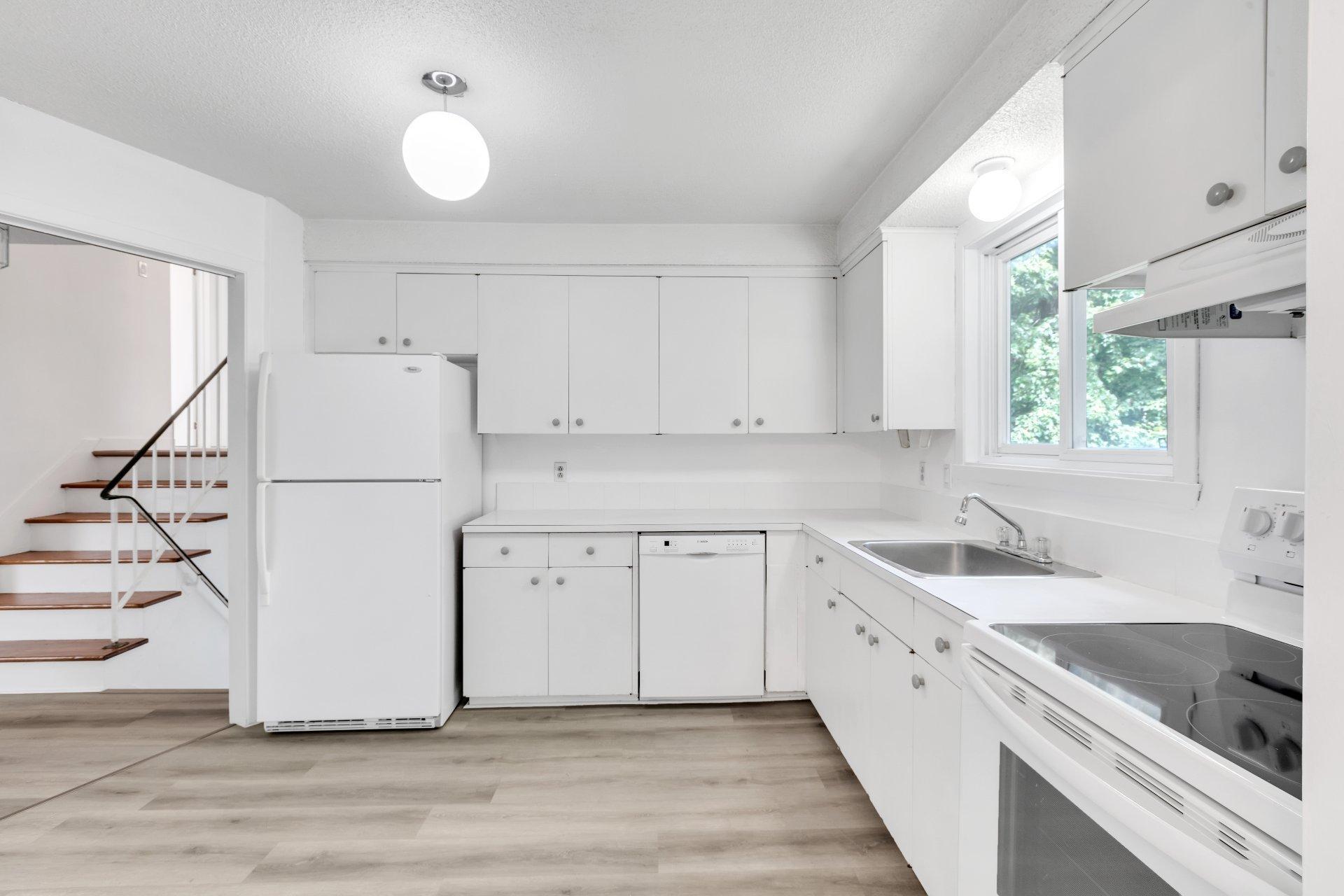 









551


Rue Blackwood

,
Longueuil (Greenfield Park),




QC
J4V1H4

