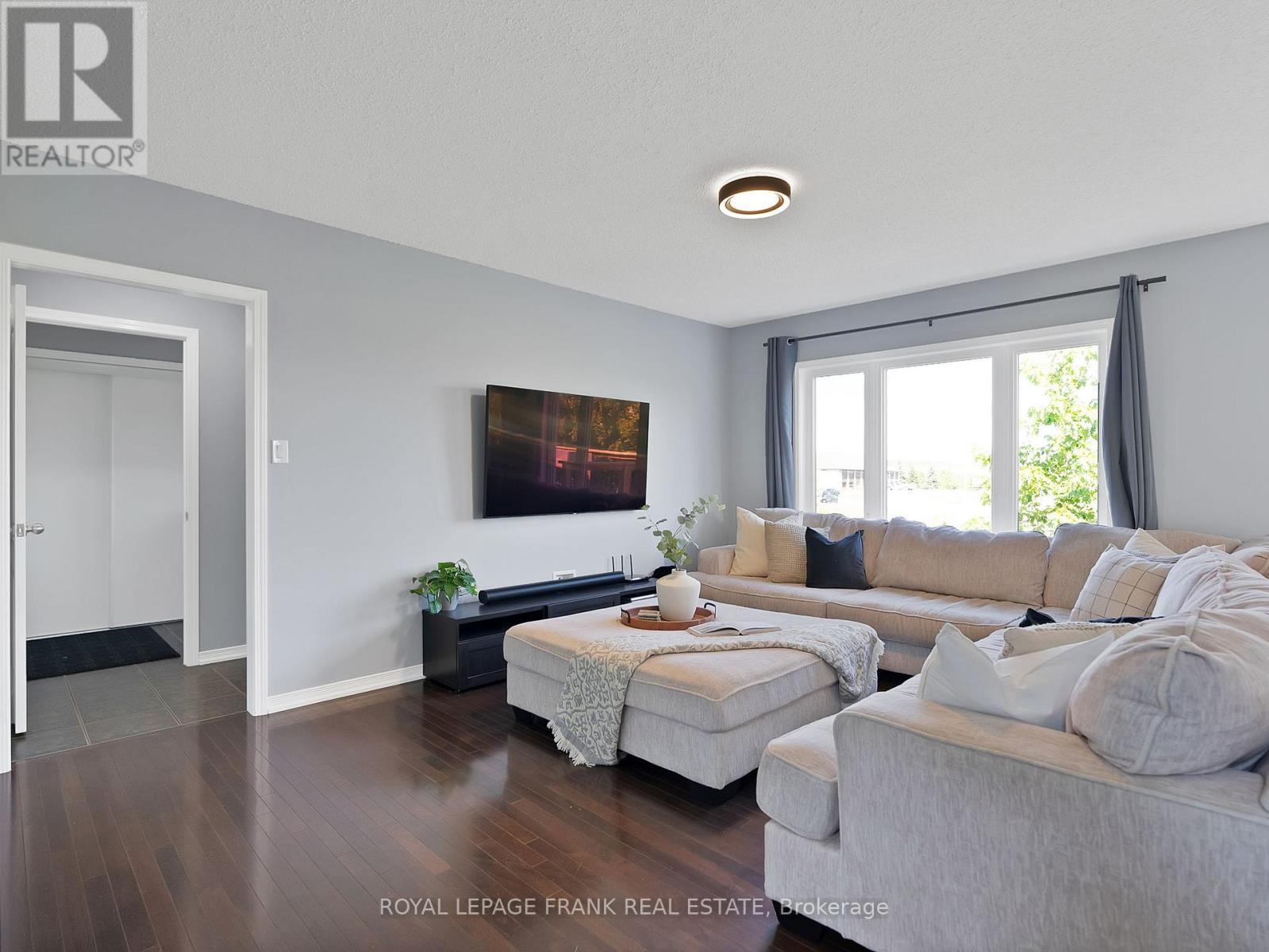 












67 ANTIOCH COURT

,
Brock (Sunderland),




Ontario
L0C1H0

