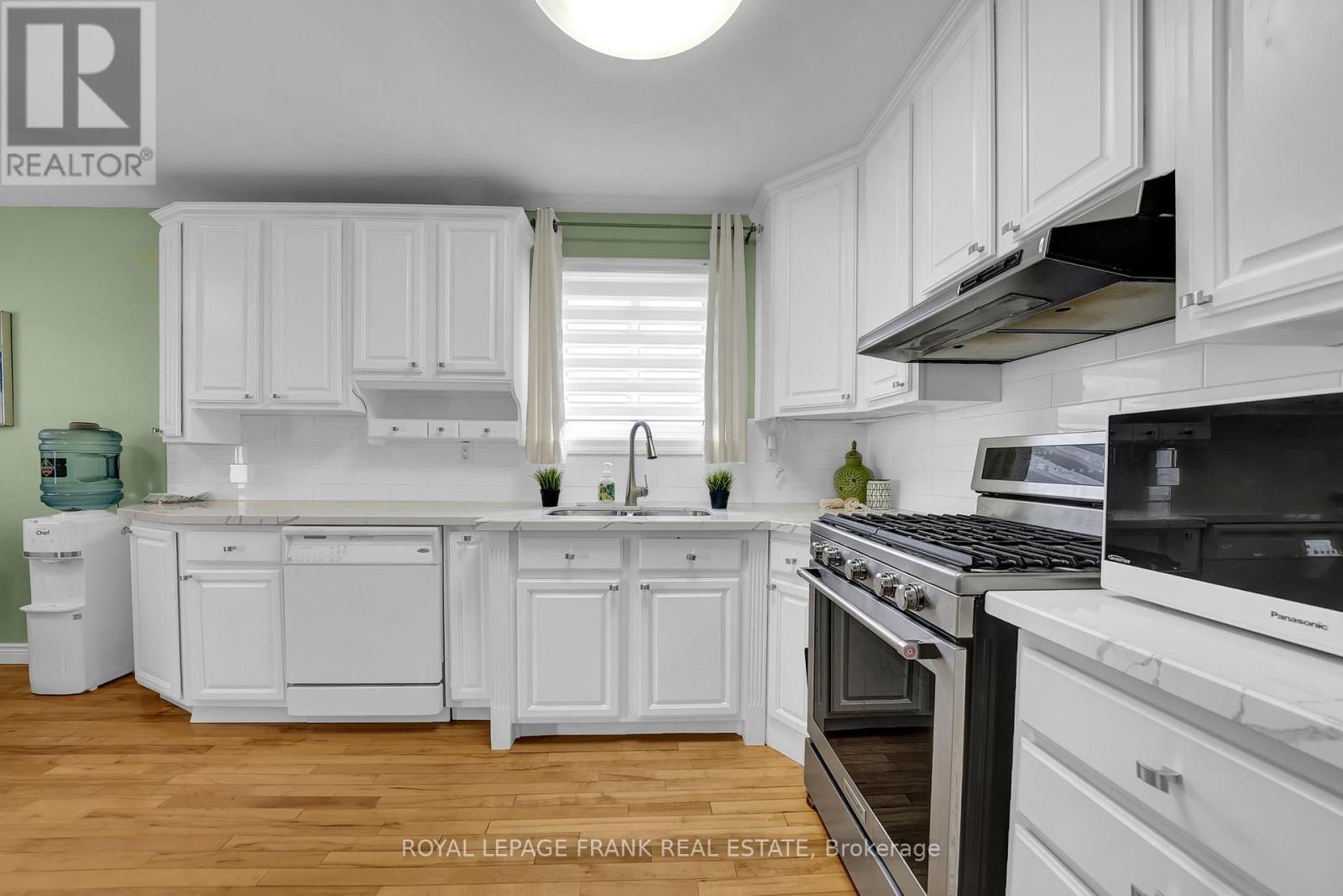 












406 WILSON ROAD N

,
Oshawa (O'Neill),




Ontario
L1G6E5

