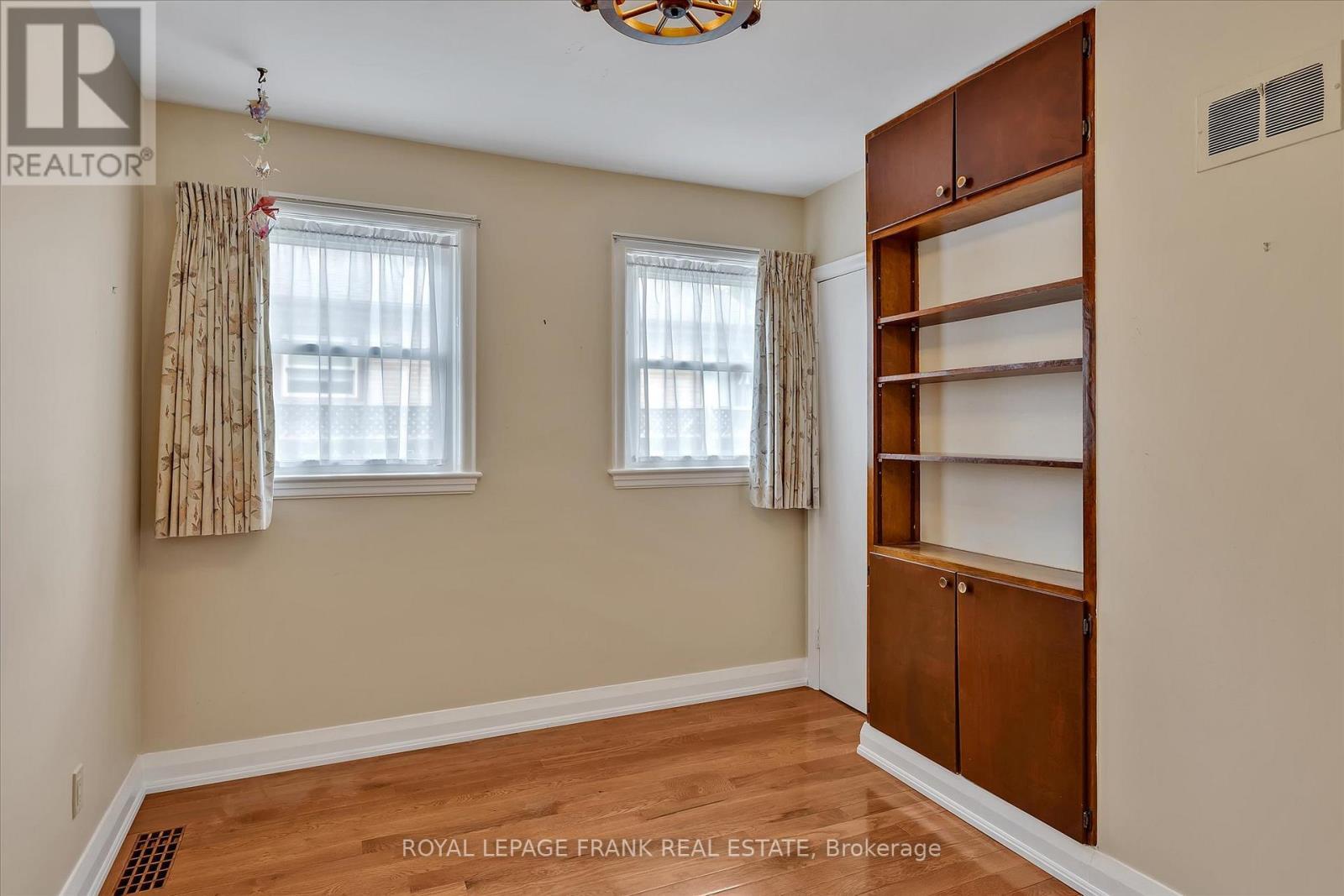 












812 SCHNEIDER PLACE

,
Peterborough North (South),




Ontario
K9H5S5

