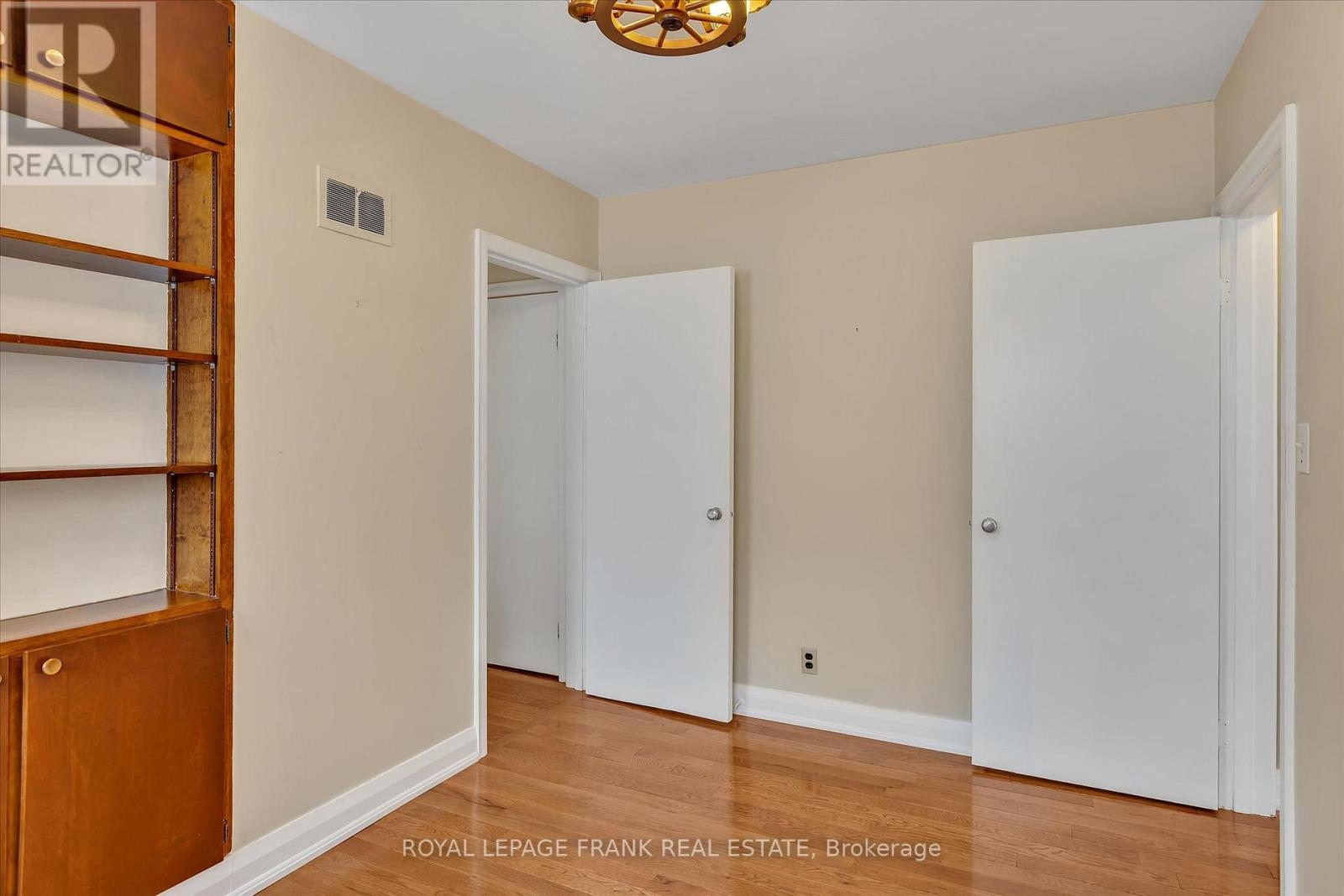 












812 SCHNEIDER PLACE

,
Peterborough North (South),




Ontario
K9H5S5

