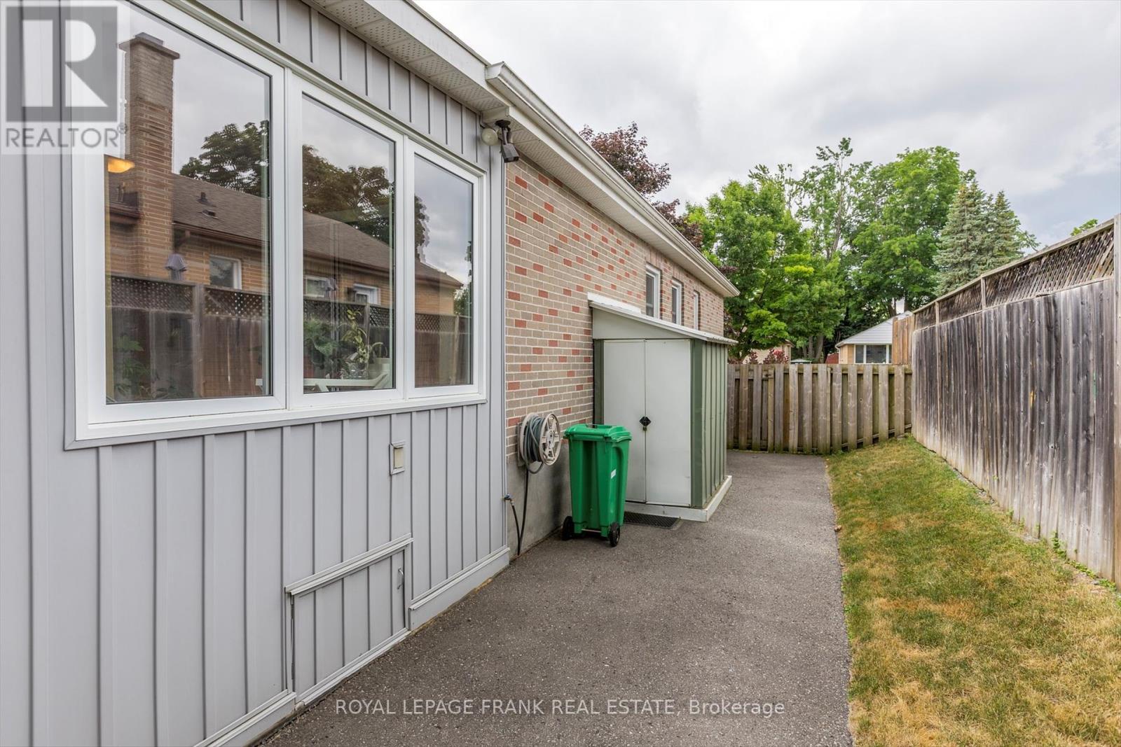 












812 SCHNEIDER PLACE

,
Peterborough North (South),




Ontario
K9H5S5

