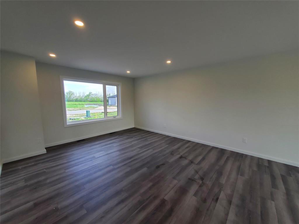 












398 St Alphonse Avenue

,
Ste Anne,




Manitoba
R5H0B1

