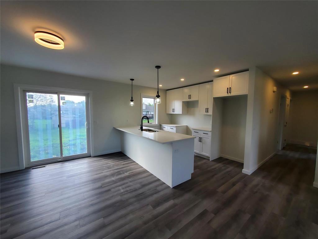 












398 St Alphonse Avenue

,
Ste Anne,




Manitoba
R5H0B1

