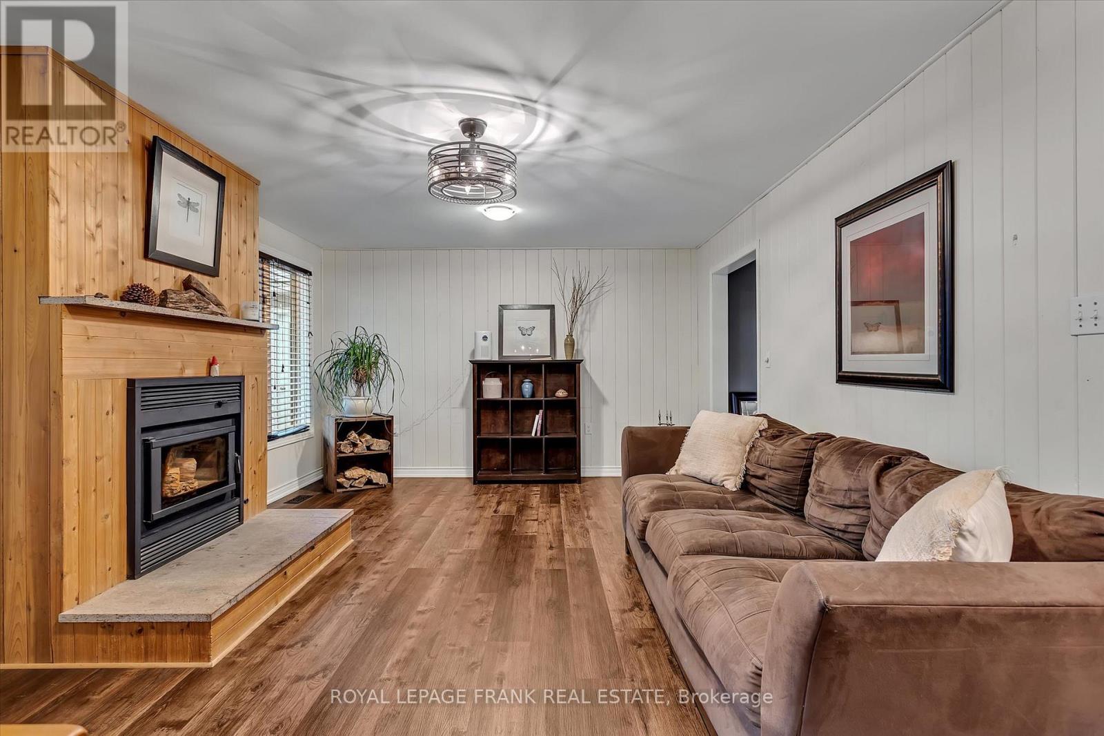 












102 EDWINA DRIVE

,
Trent Lakes,




Ontario
K0M1A0

