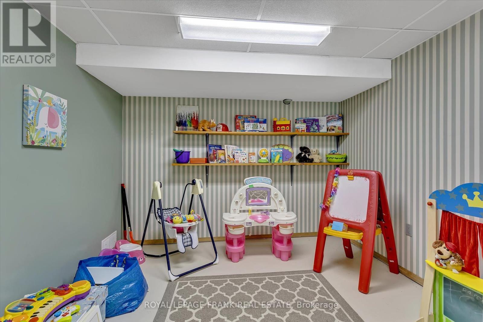












102 EDWINA DRIVE

,
Trent Lakes,




Ontario
K0M1A0

