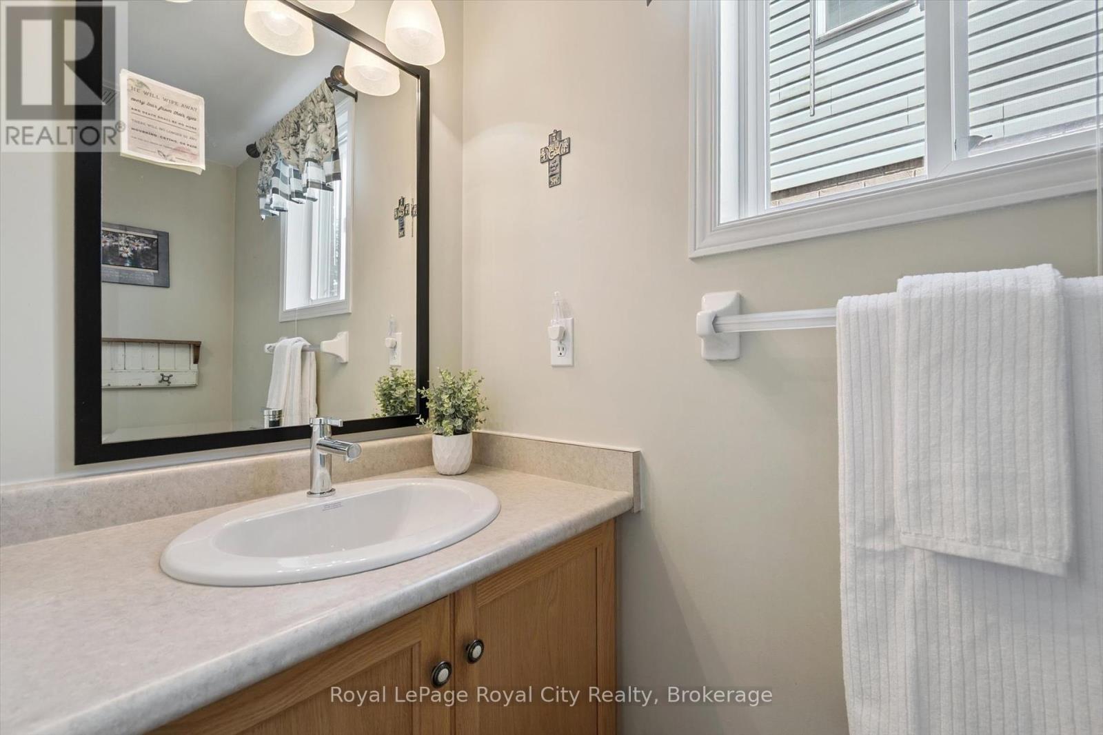 












347 STARWOOD DRIVE

,
Guelph (Grange Road),




Ontario
N1E7A1

