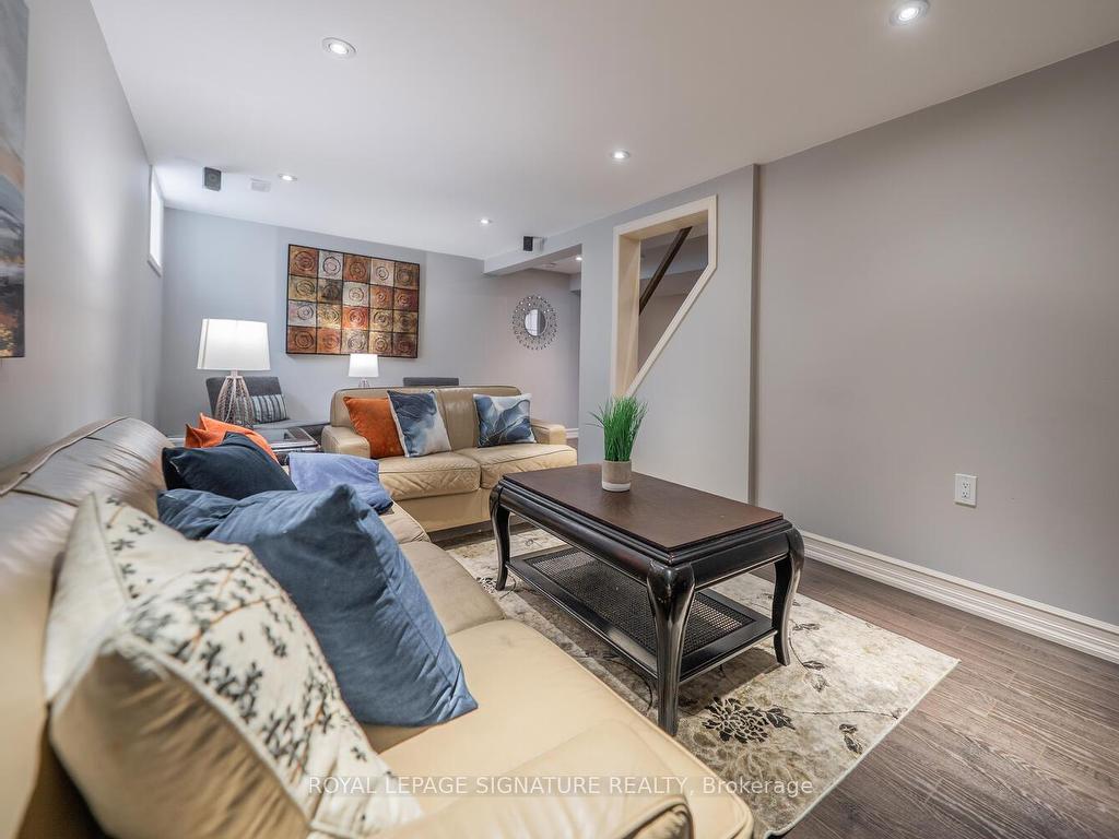 









14


Rosscowan

Crescent,
Toronto,




ON
M1W 1K6

