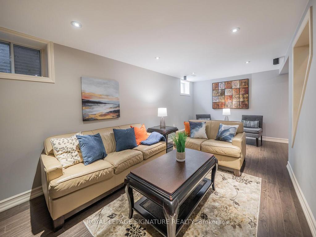 









14


Rosscowan

Crescent,
Toronto,




ON
M1W 1K6

