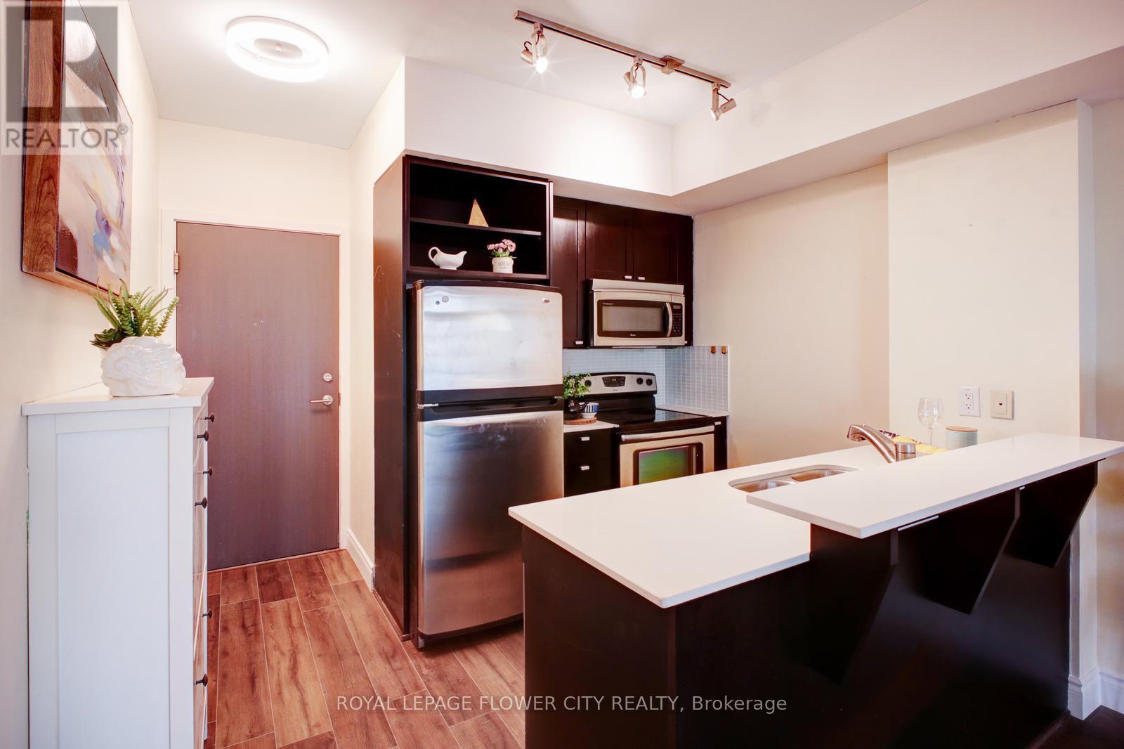 












2407 - 103 THE QUEENSWAY AVENUE

,
Toronto,




Ontario
M6S5B3

