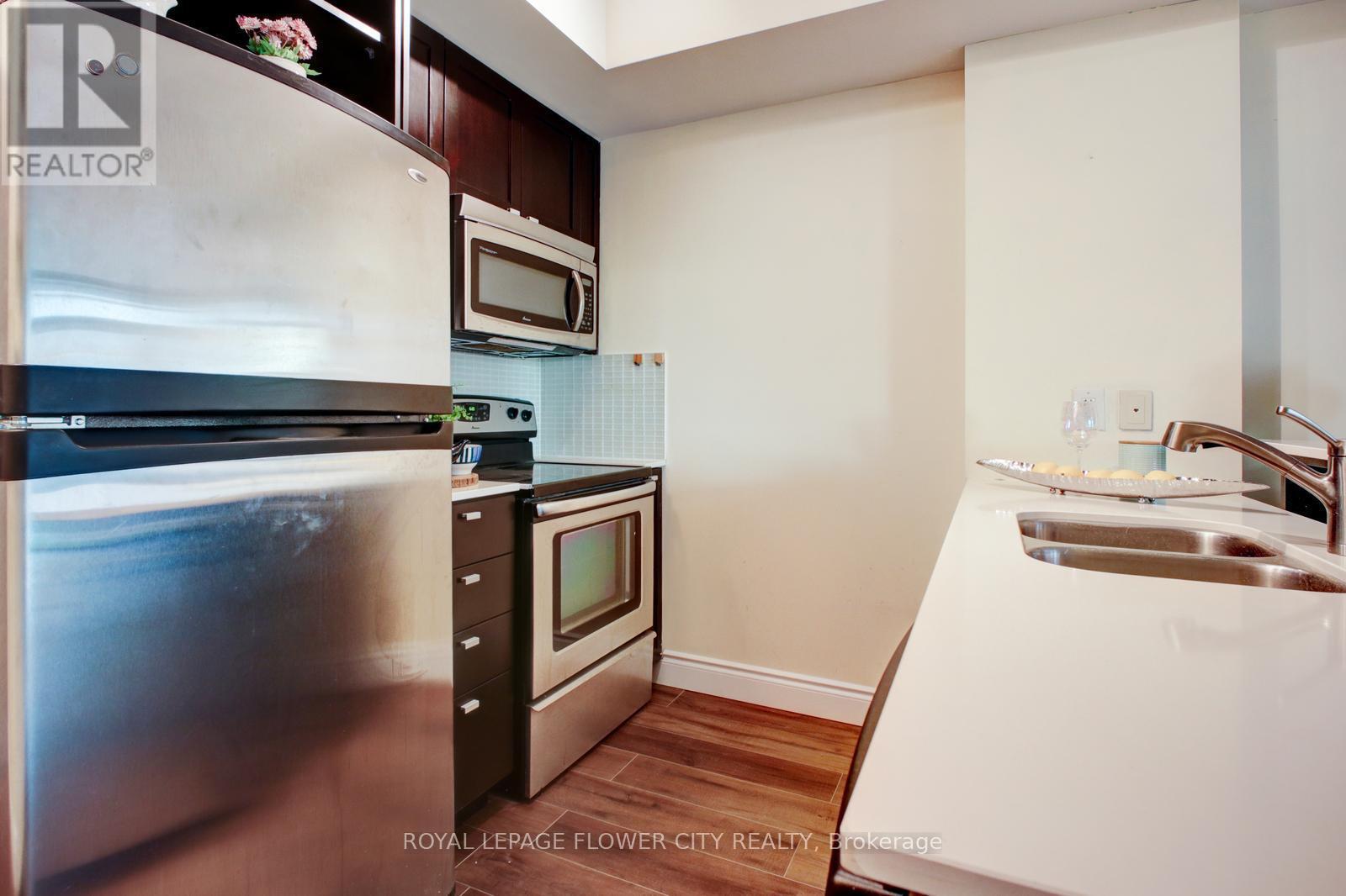 












2407 - 103 THE QUEENSWAY AVENUE

,
Toronto,




Ontario
M6S5B3


