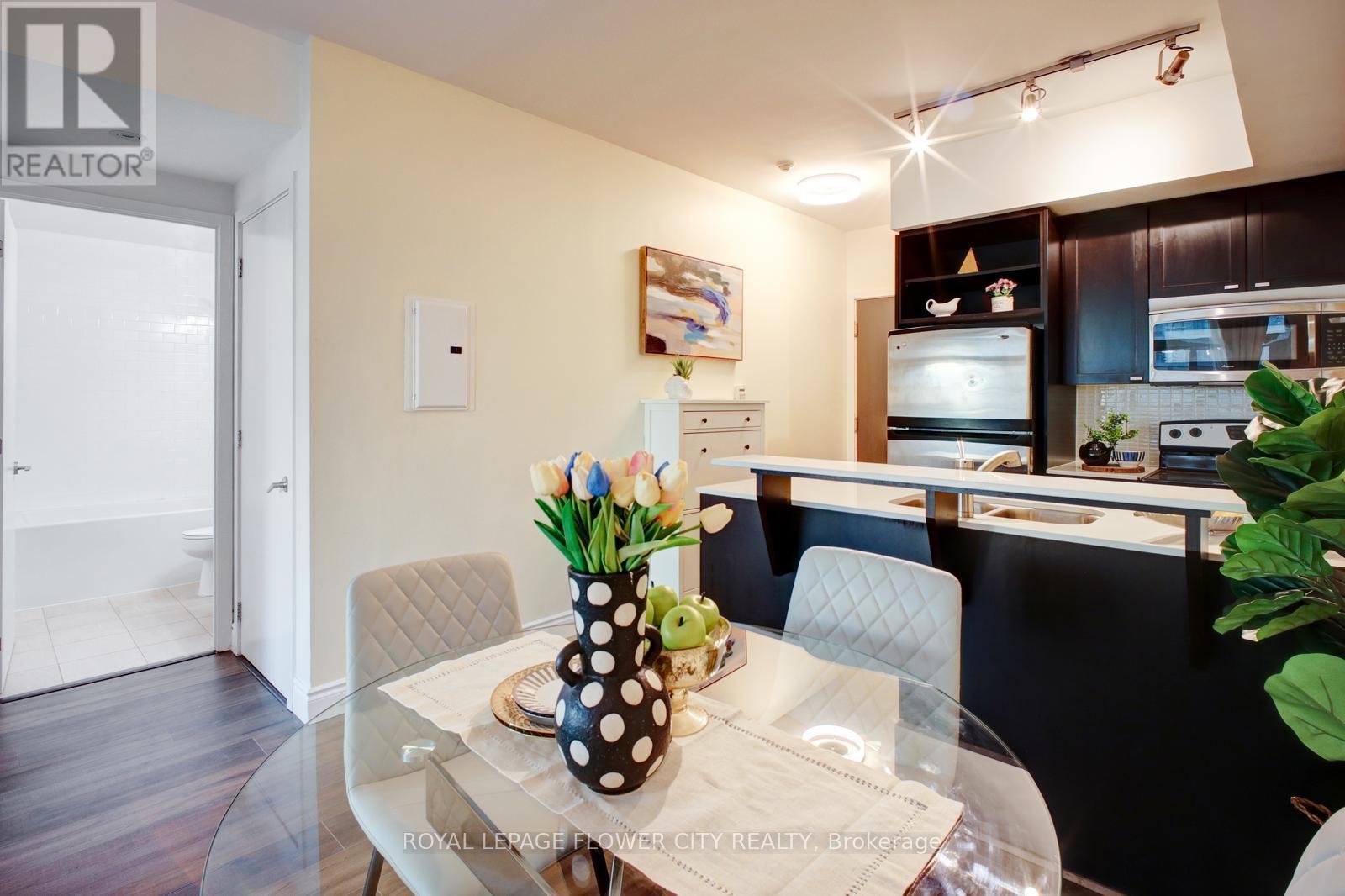 












2407 - 103 THE QUEENSWAY AVENUE

,
Toronto,




Ontario
M6S5B3

