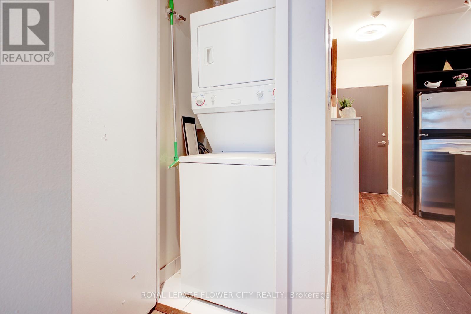 












2407 - 103 THE QUEENSWAY AVENUE

,
Toronto,




Ontario
M6S5B3

