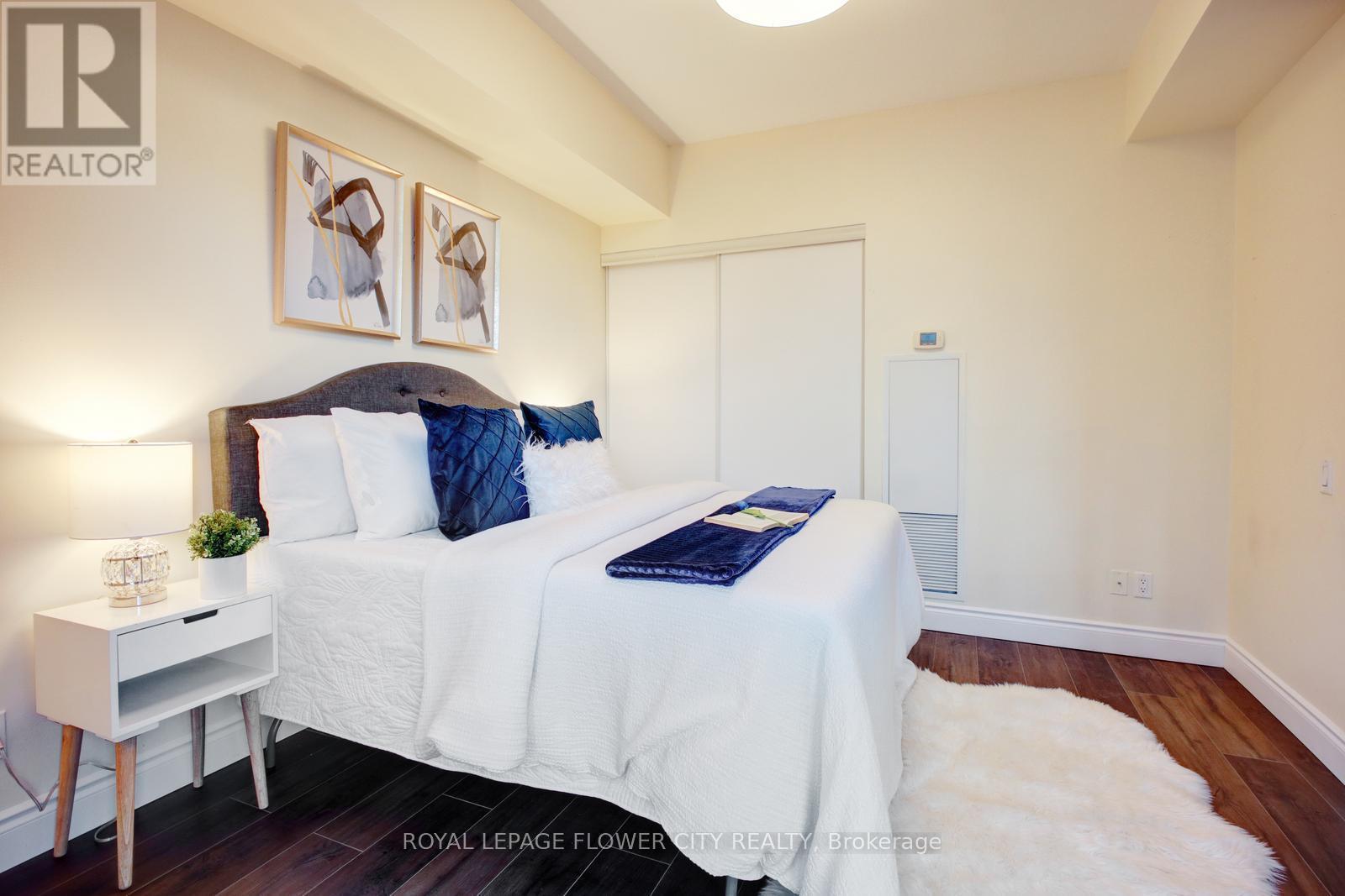 












2407 - 103 THE QUEENSWAY AVENUE

,
Toronto,




Ontario
M6S5B3

