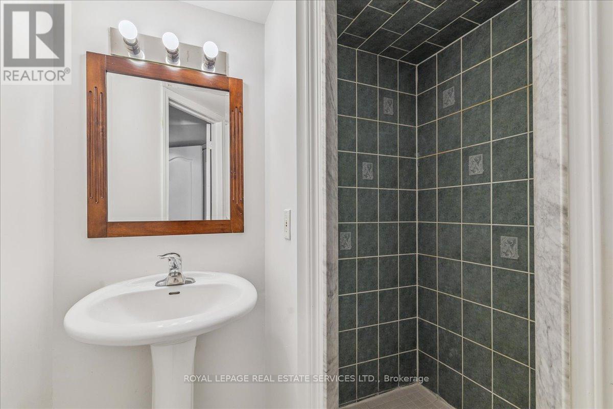 












3302 PINTO PLACE

,
Mississauga,




Ontario
L5B1V7

