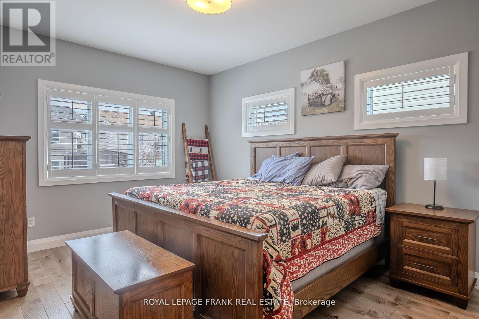 












44 BIRCH CRESCENT

,
Kawartha Lakes (Bobcaygeon),




Ontario
K0M1A0

