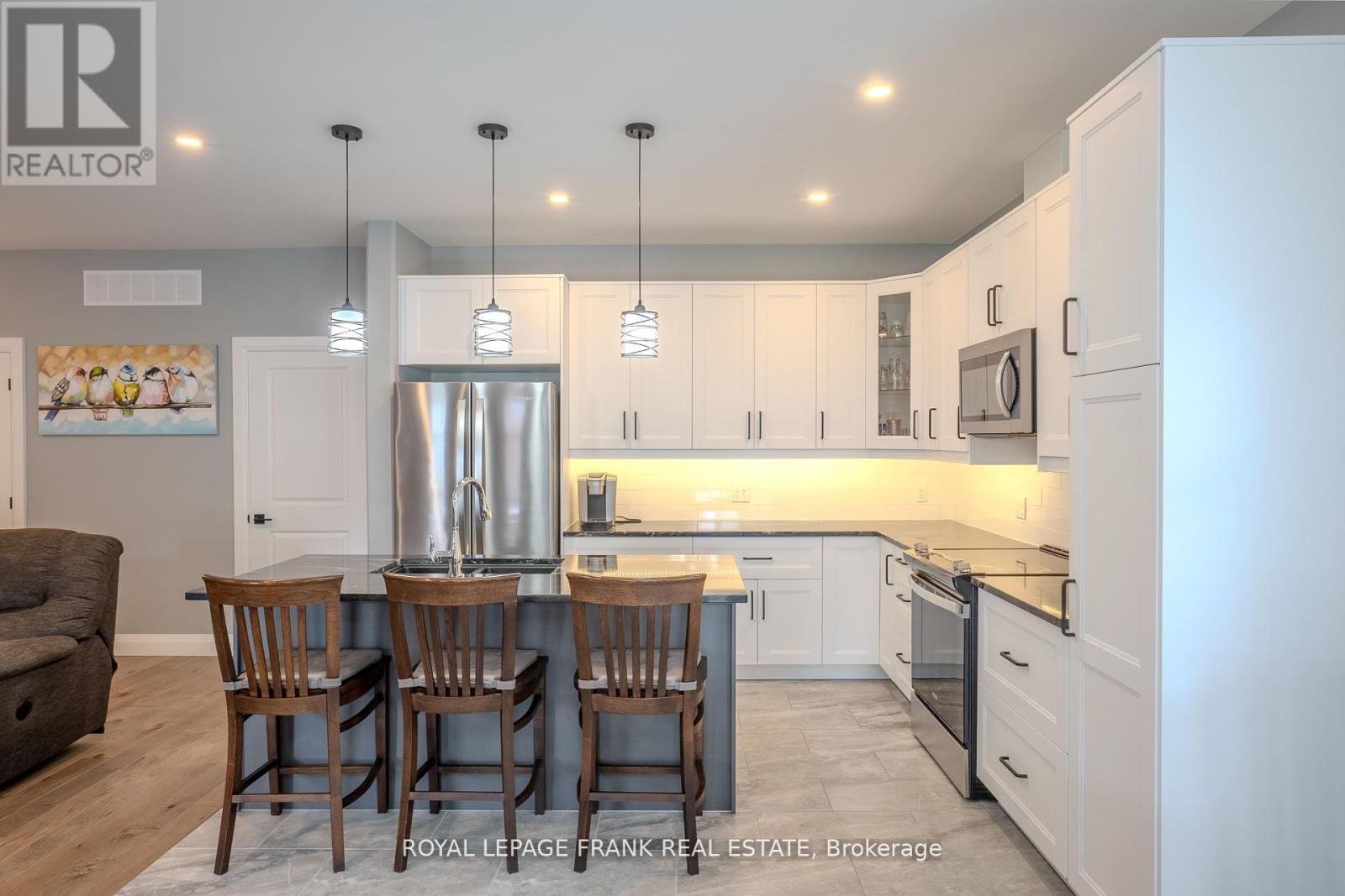 












44 BIRCH CRESCENT

,
Kawartha Lakes (Bobcaygeon),




Ontario
K0M1A0

