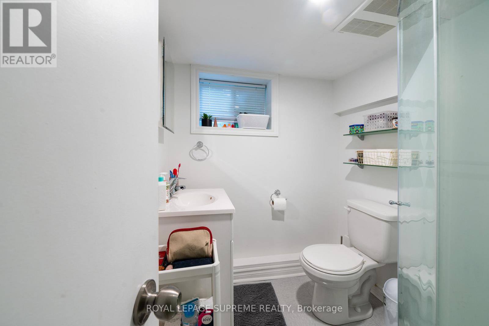 












LOWER - 74 FRATER AVENUE

,
Toronto,




Ontario
M4C2H8

