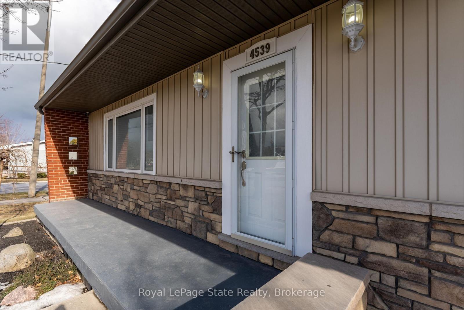 












4539 ONTARIO STREET

,
Lincoln (Beamsville),




Ontario
L0R1B5

