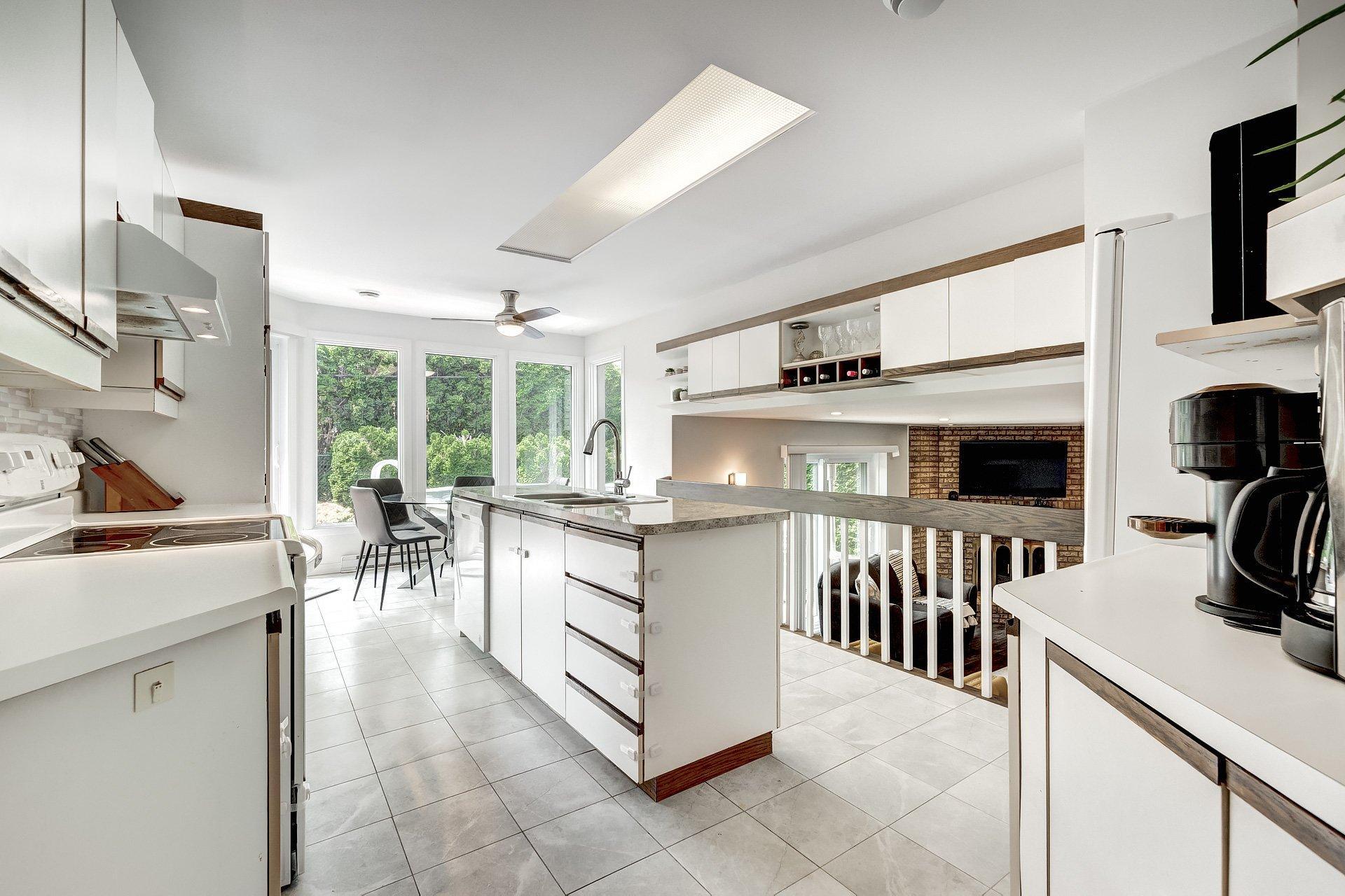 









236


Rue Acres

,
Kirkland,




QC
H9H4R2

