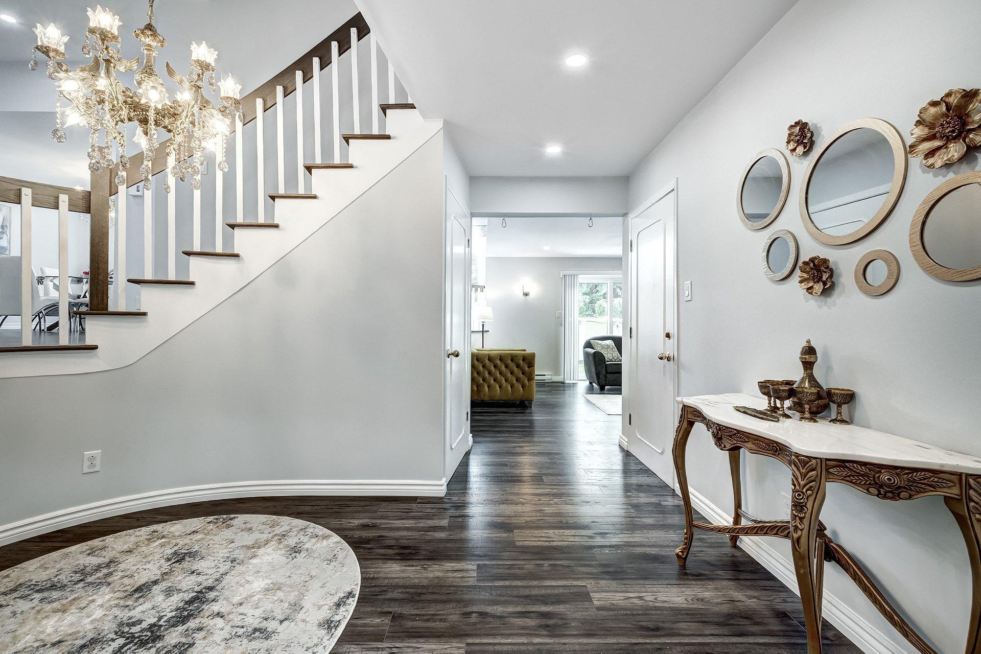 









236


Rue Acres

,
Kirkland,




QC
H9H4R2

