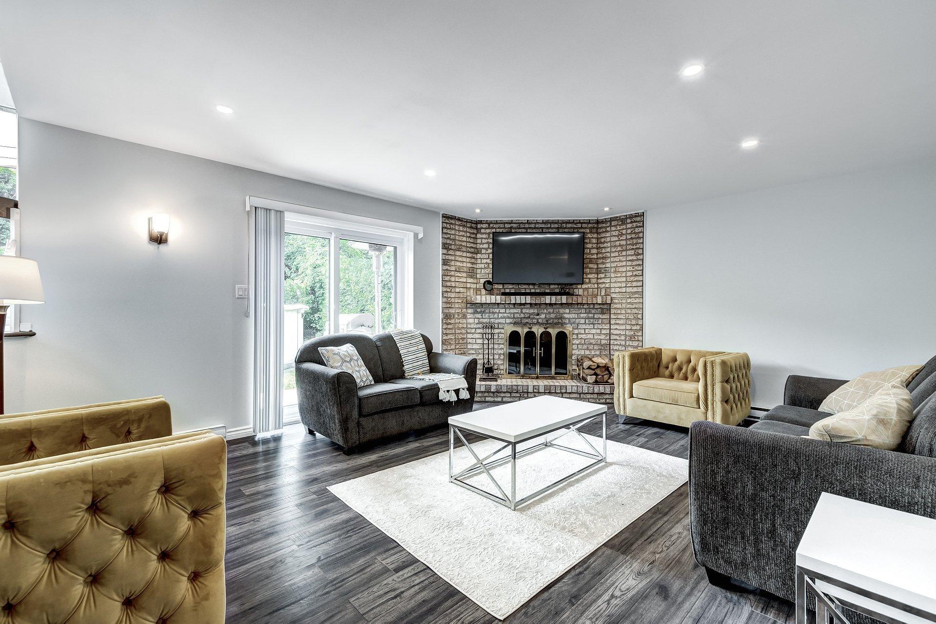 









236


Rue Acres

,
Kirkland,




QC
H9H4R2

