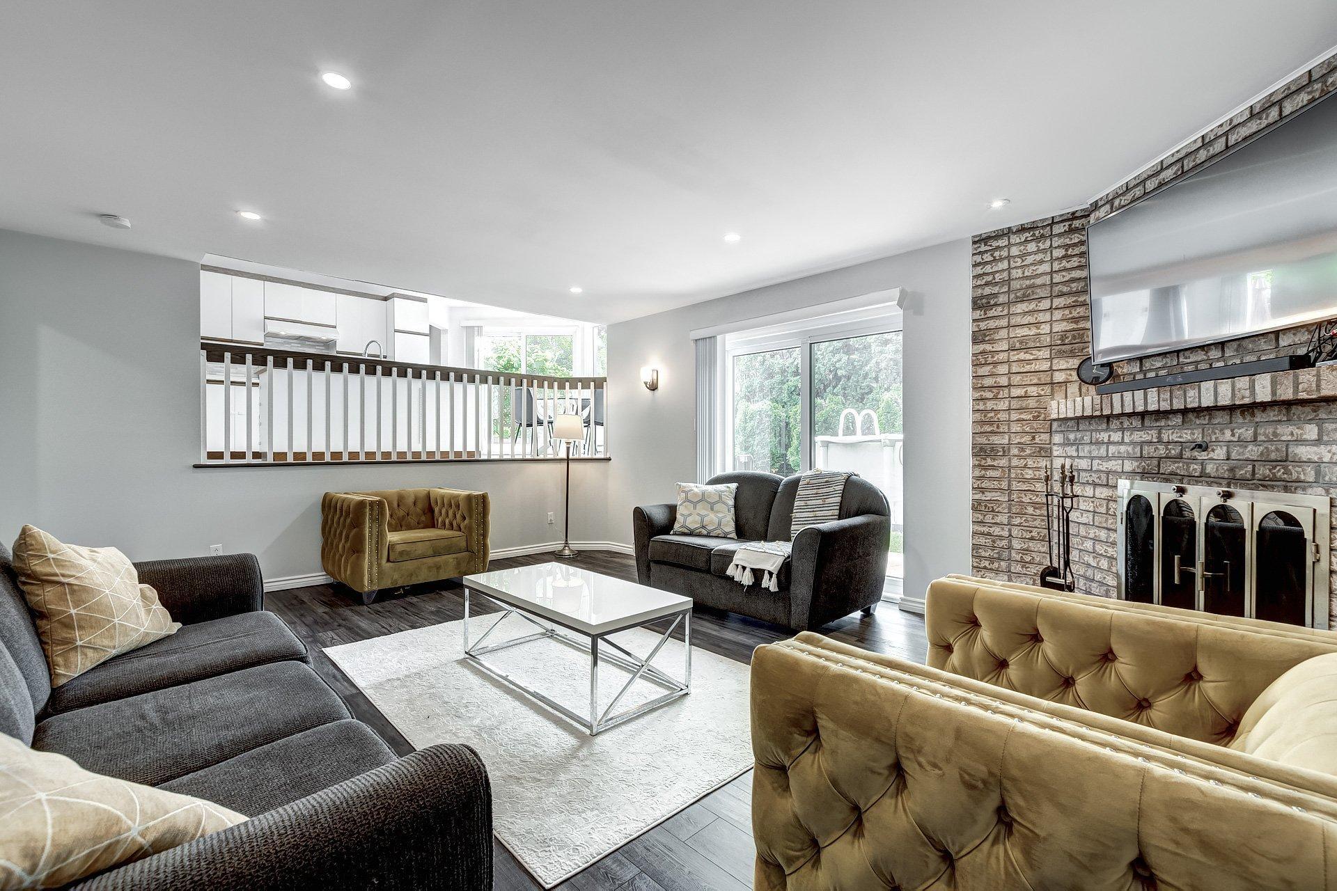 









236


Rue Acres

,
Kirkland,




QC
H9H4R2

