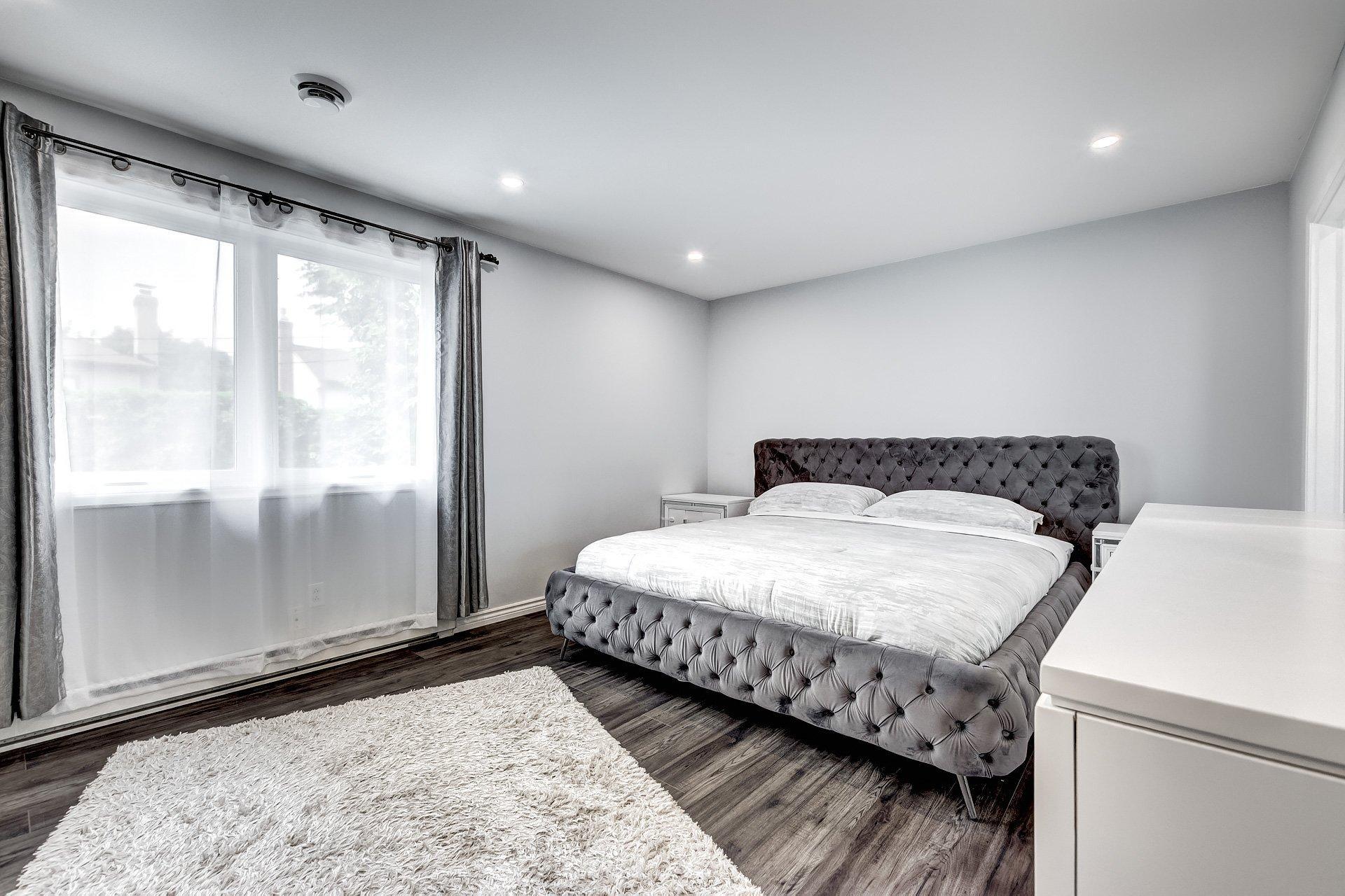 









236


Rue Acres

,
Kirkland,




QC
H9H4R2

