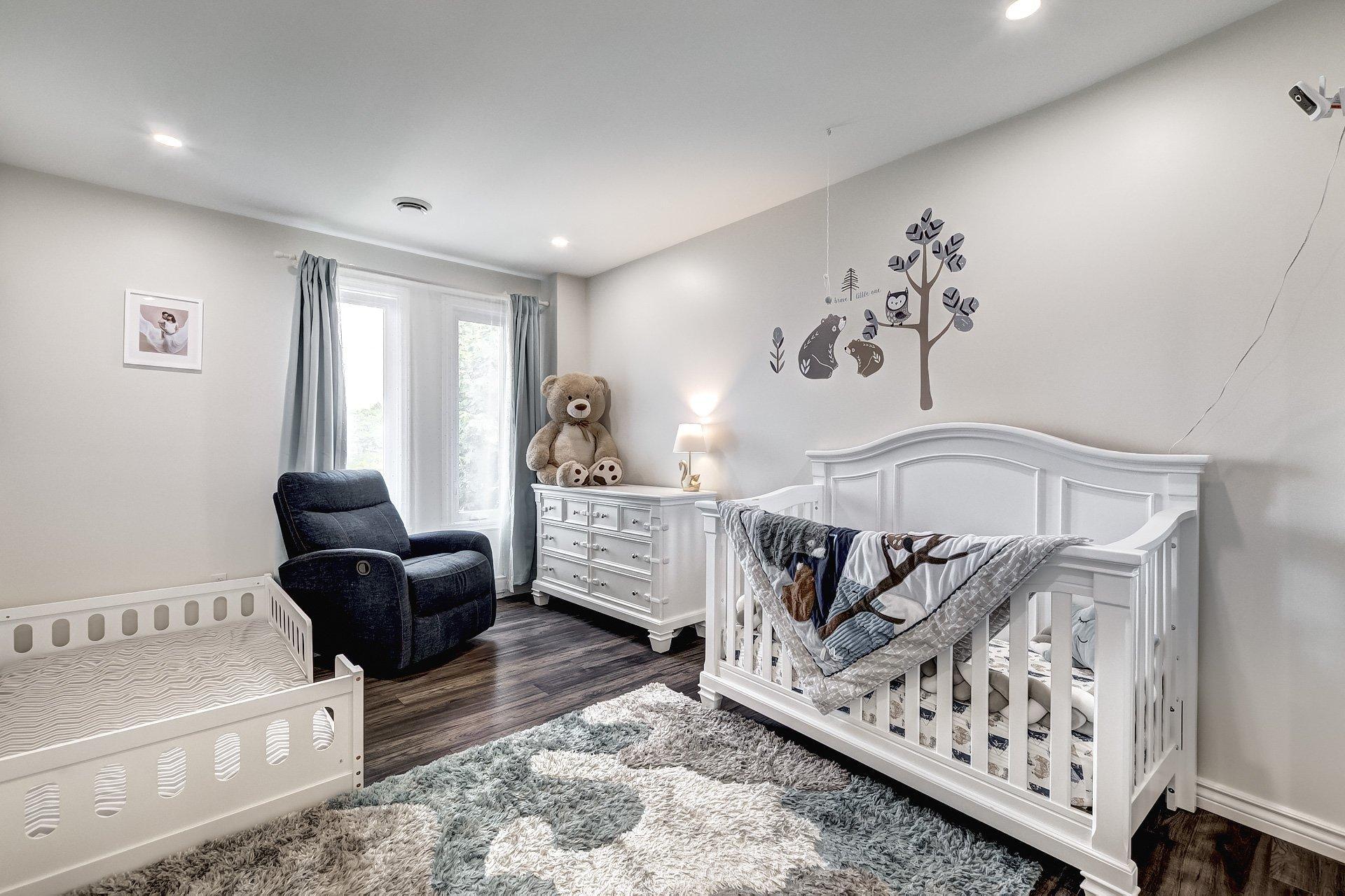 









236


Rue Acres

,
Kirkland,




QC
H9H4R2

