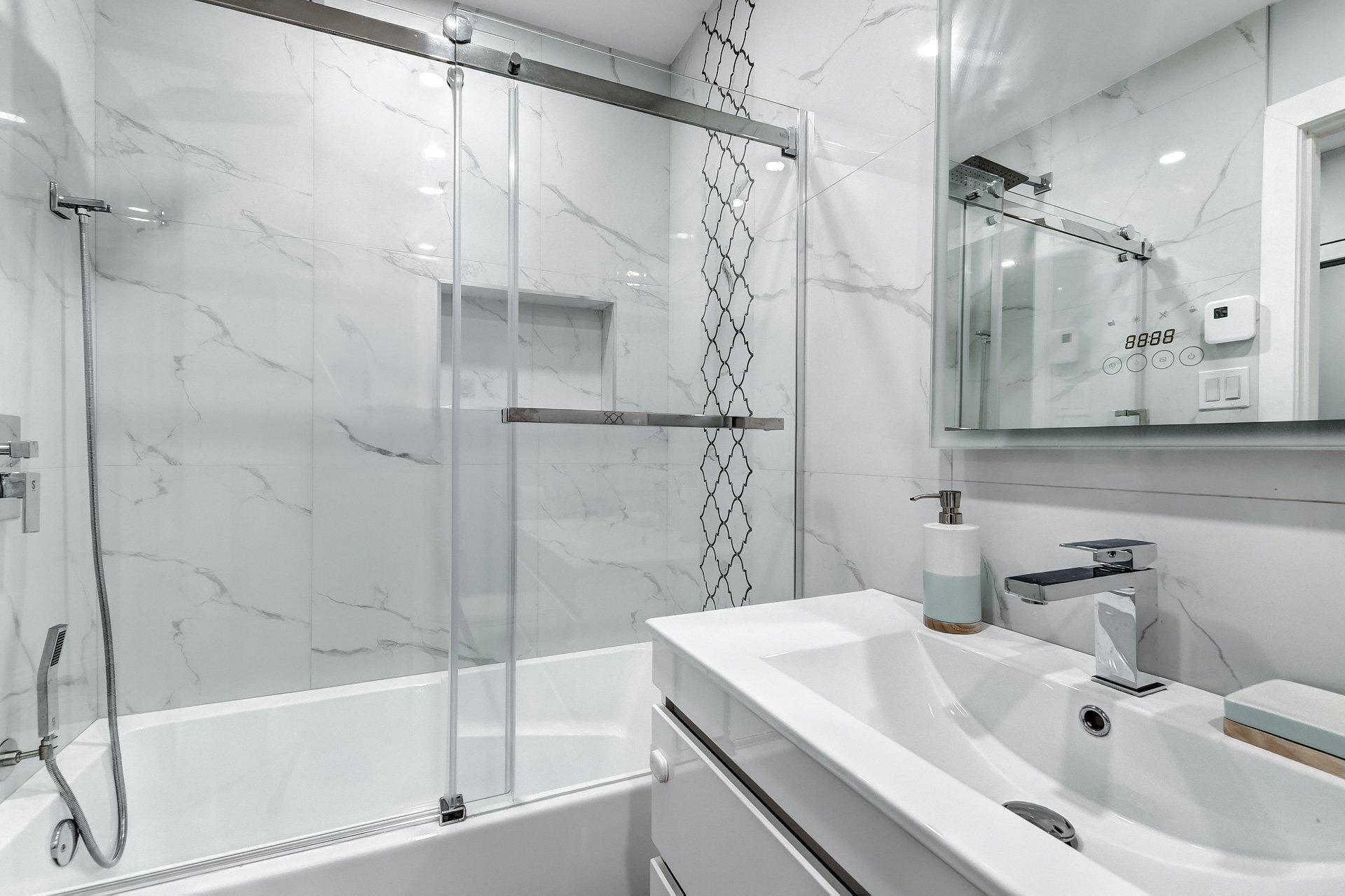 









236


Rue Acres

,
Kirkland,




QC
H9H4R2


