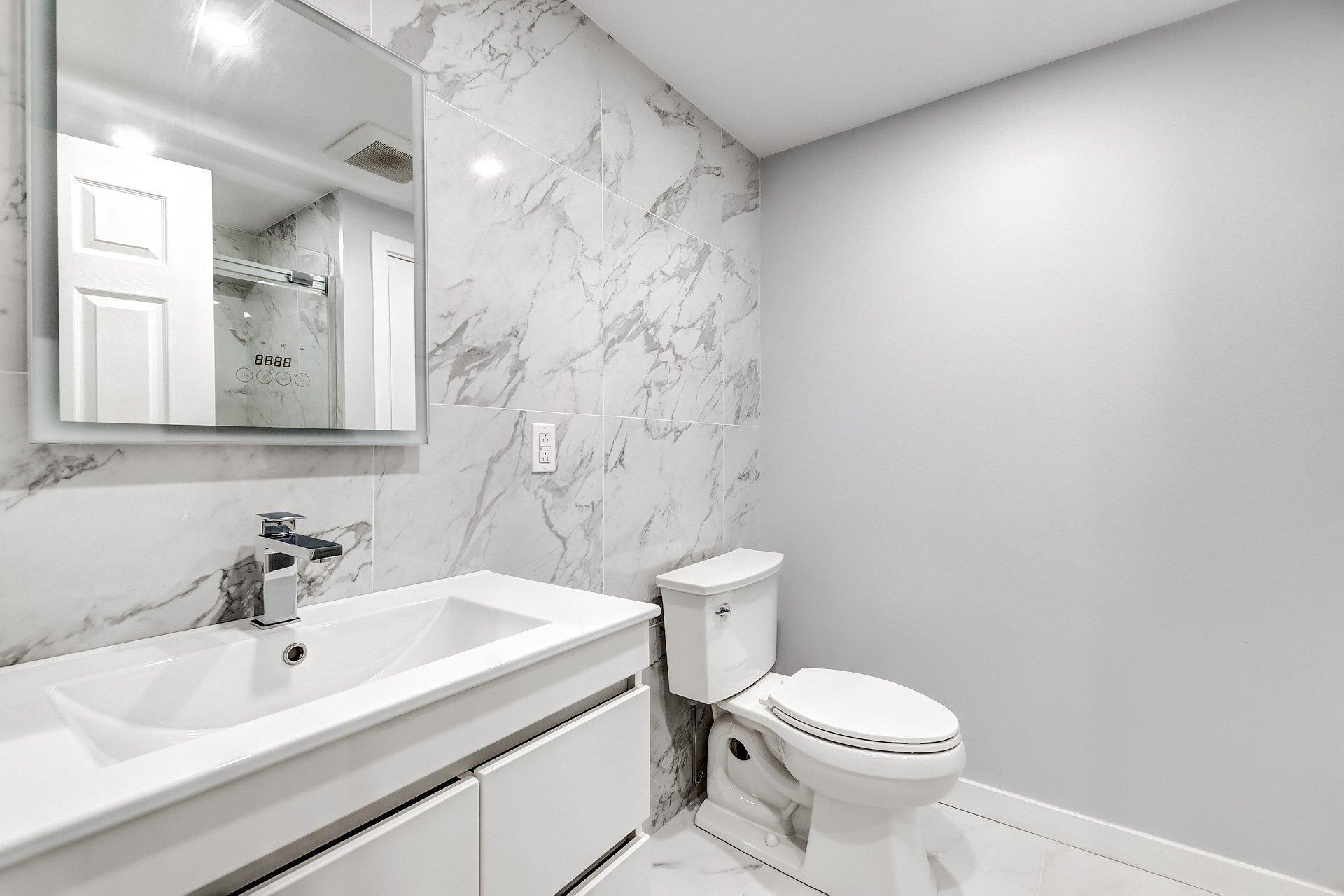 









236


Rue Acres

,
Kirkland,




QC
H9H4R2

