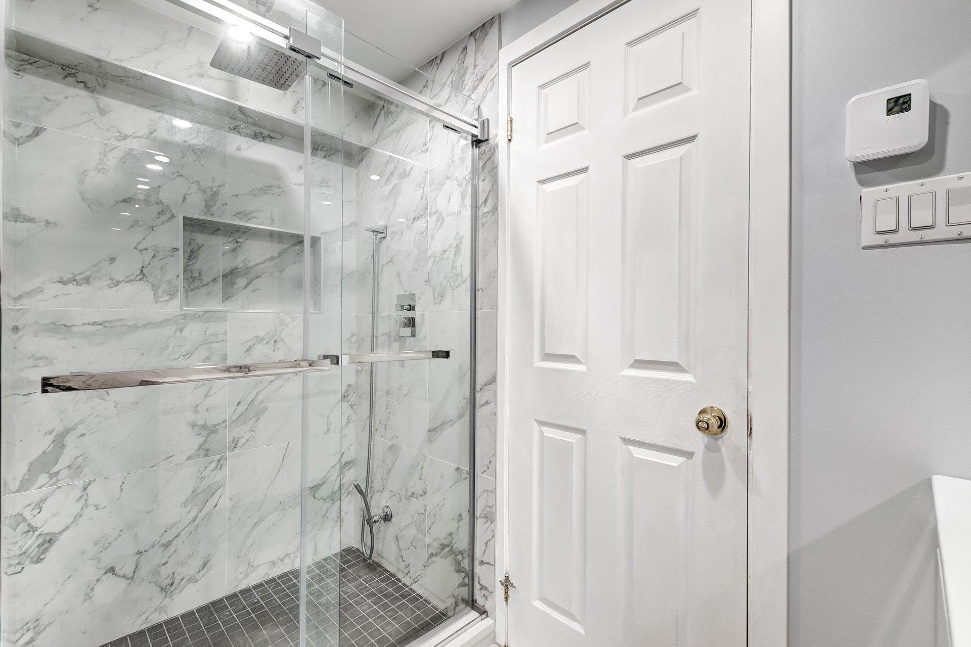 









236


Rue Acres

,
Kirkland,




QC
H9H4R2

