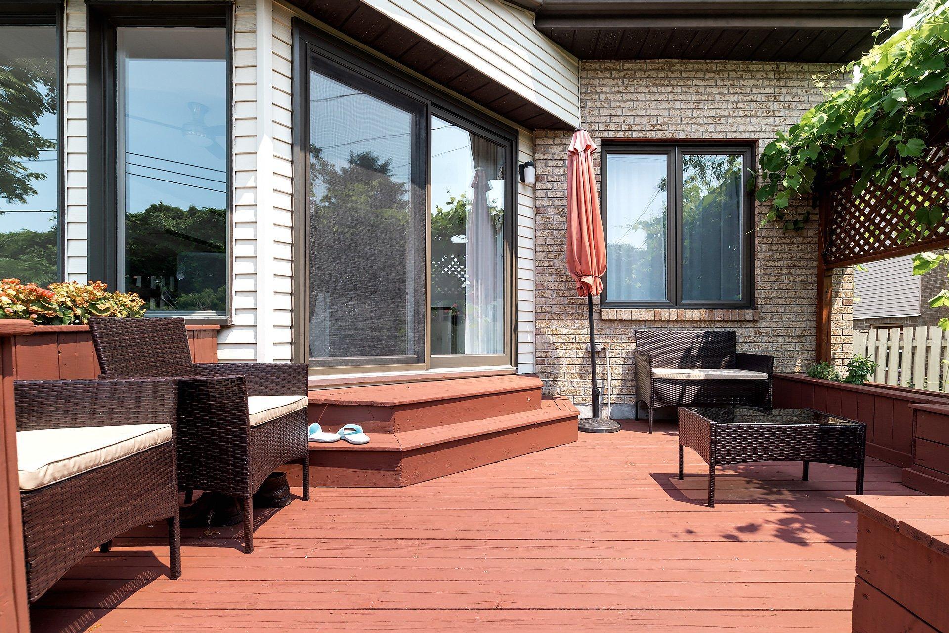 









236


Rue Acres

,
Kirkland,




QC
H9H4R2

