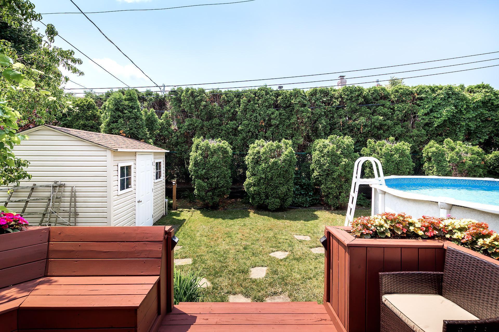 









236


Rue Acres

,
Kirkland,




QC
H9H4R2

