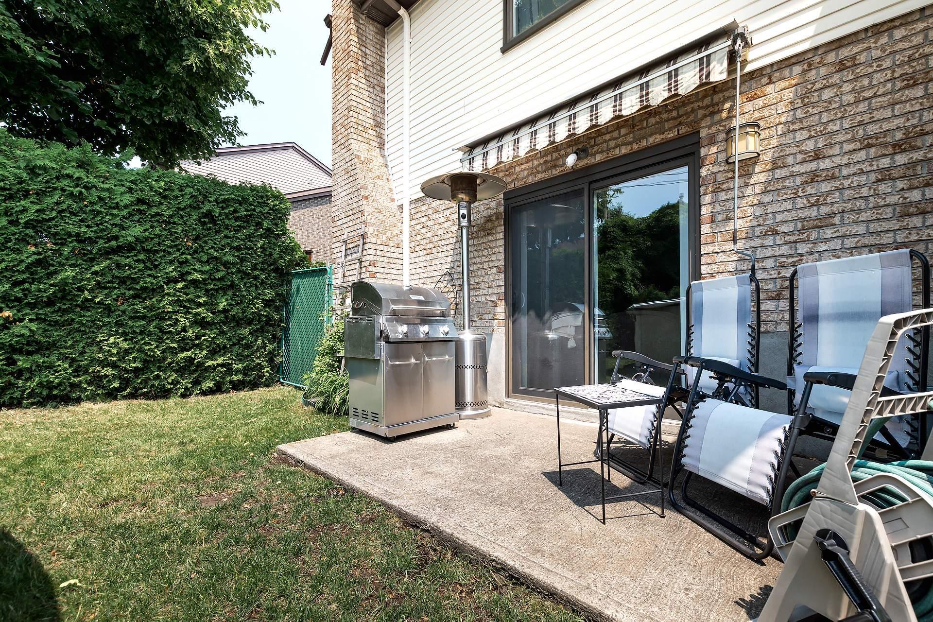 









236


Rue Acres

,
Kirkland,




QC
H9H4R2

