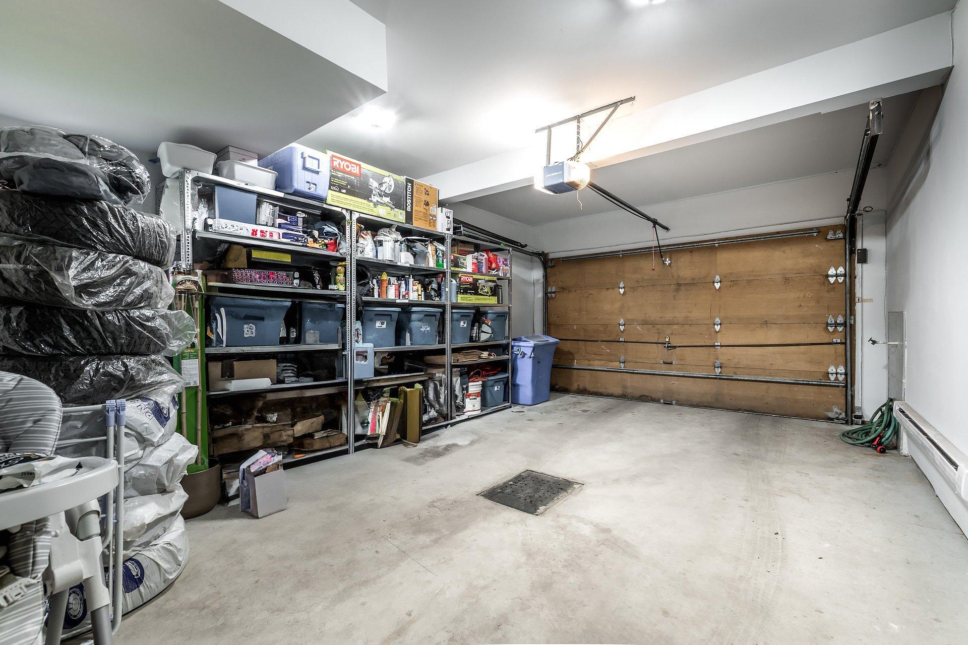 









236


Rue Acres

,
Kirkland,




QC
H9H4R2

