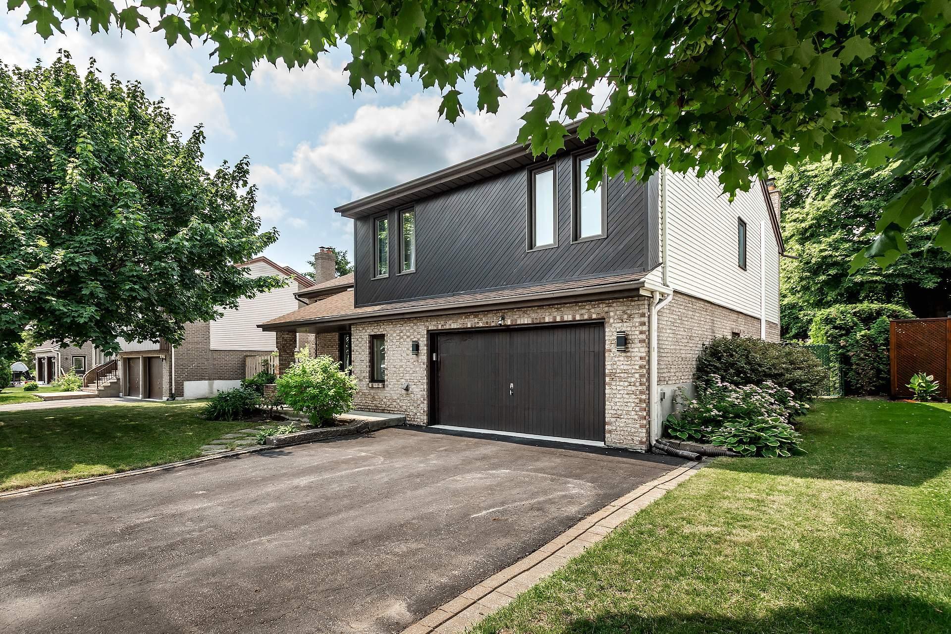 









236


Rue Acres

,
Kirkland,




QC
H9H4R2

