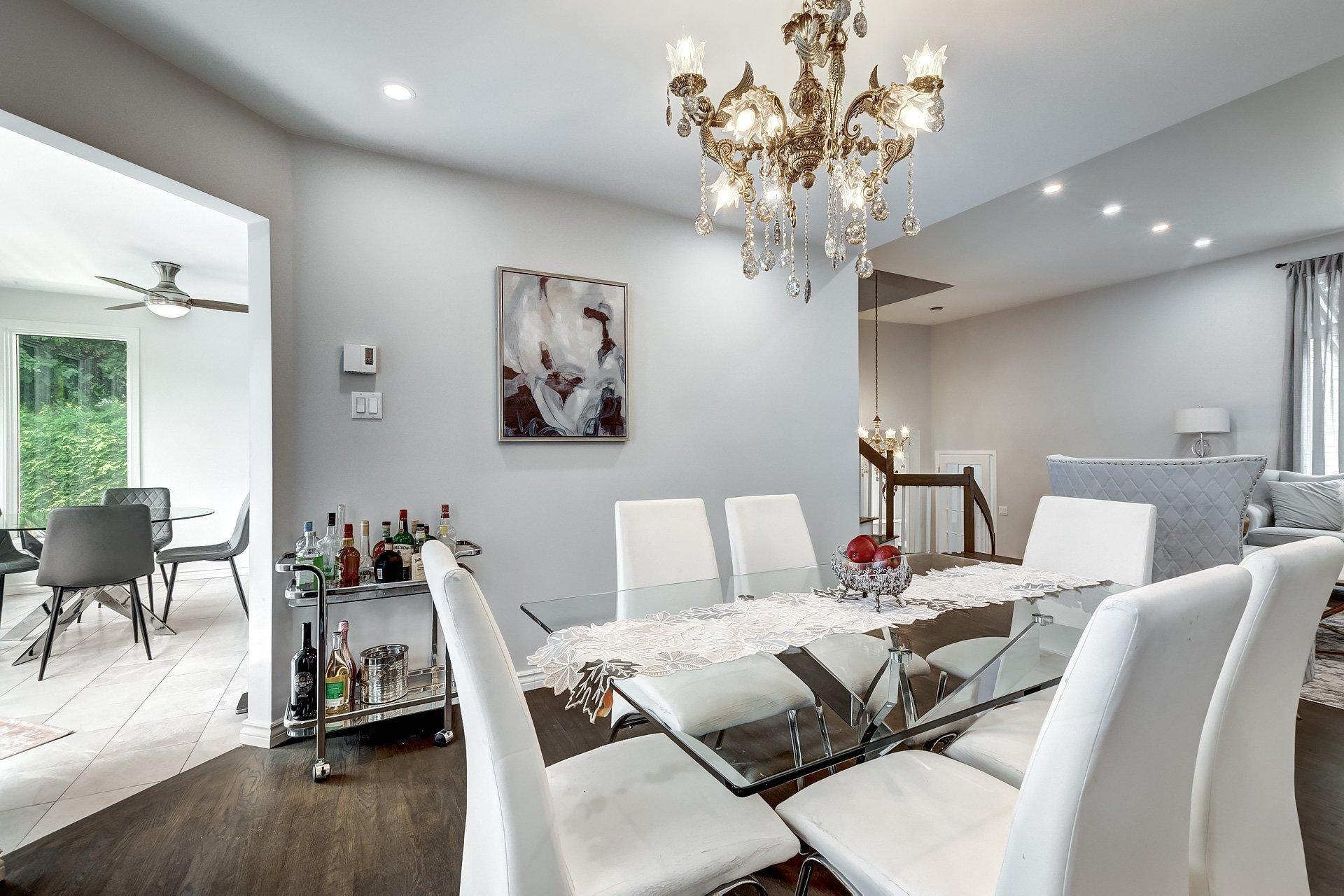 









236


Rue Acres

,
Kirkland,




QC
H9H4R2

