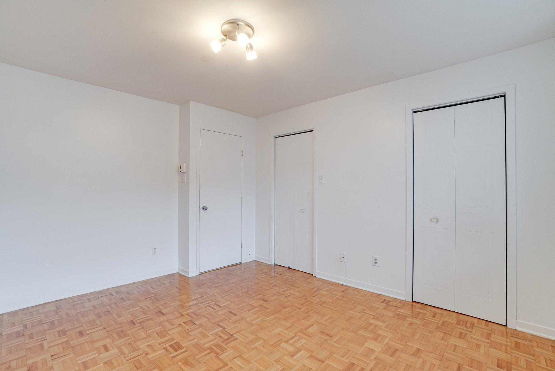 









271


Boul. J.-A.-Paré

, A,
Repentigny (Le Gardeur),




QC
J5Z4V4

