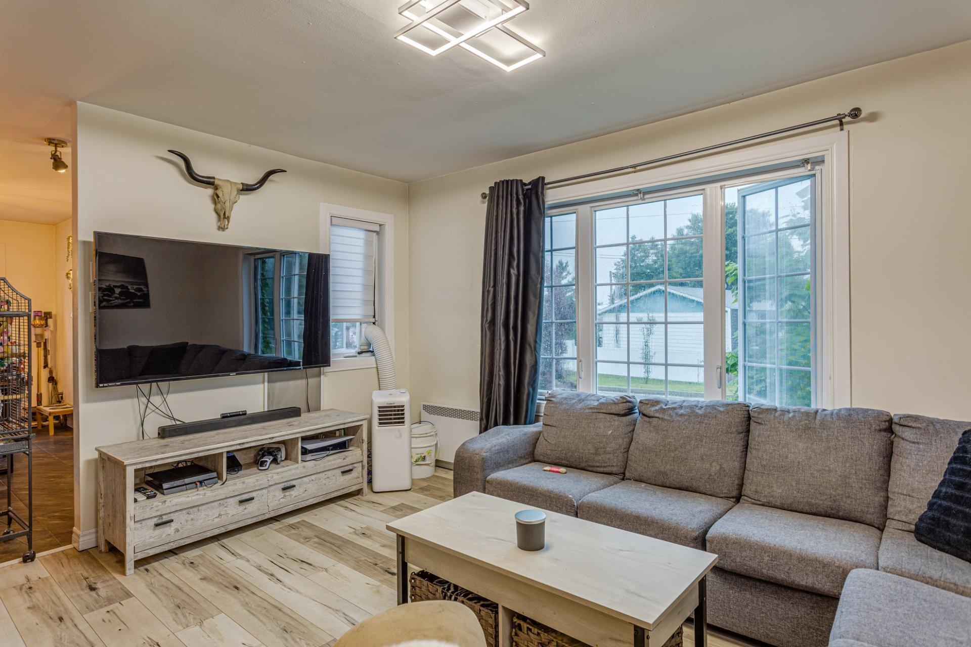 









206


1re Avenue

,
Sainte-Anne-des-Plaines,




QC
J0N1H0

