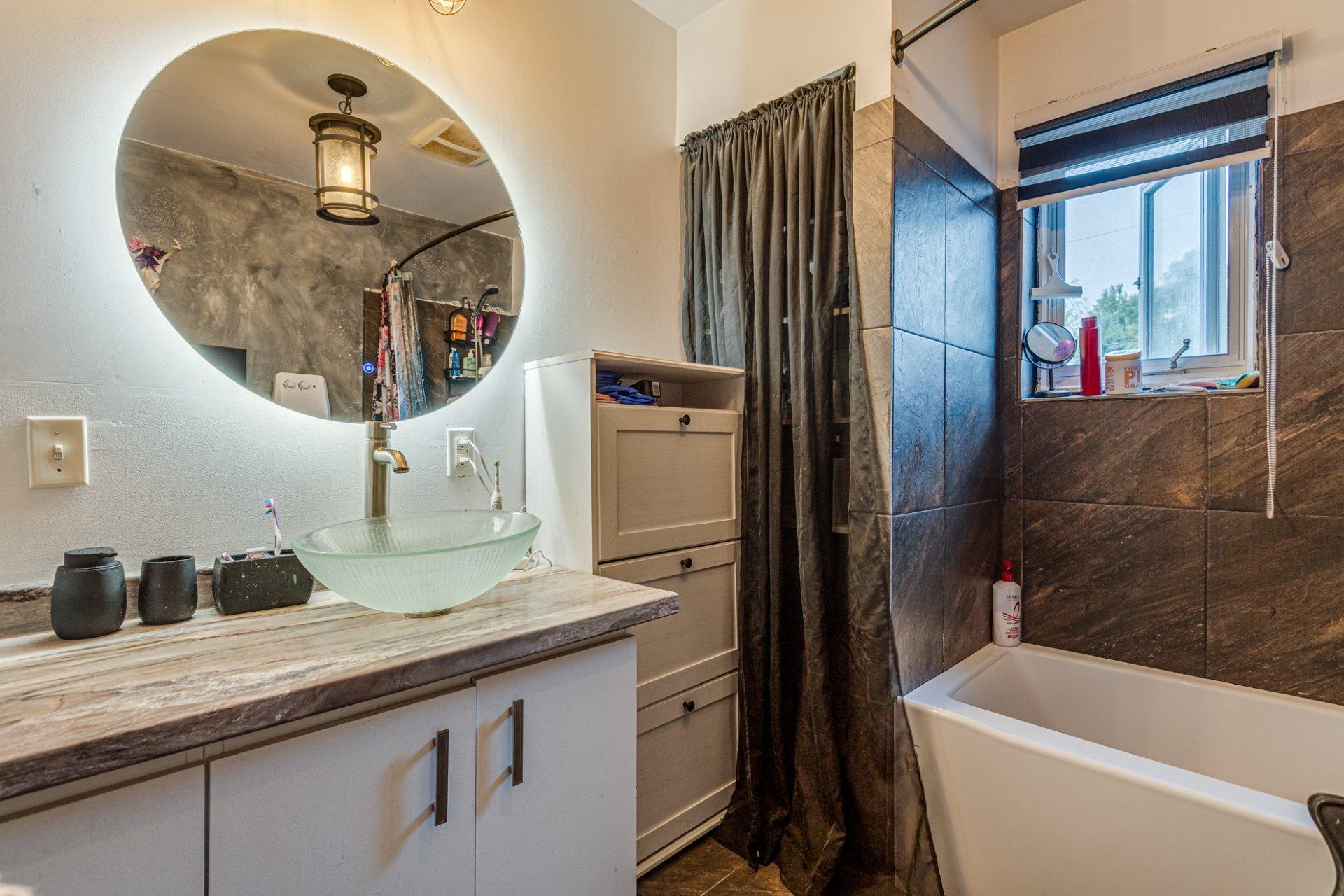 









206


1re Avenue

,
Sainte-Anne-des-Plaines,




QC
J0N1H0

