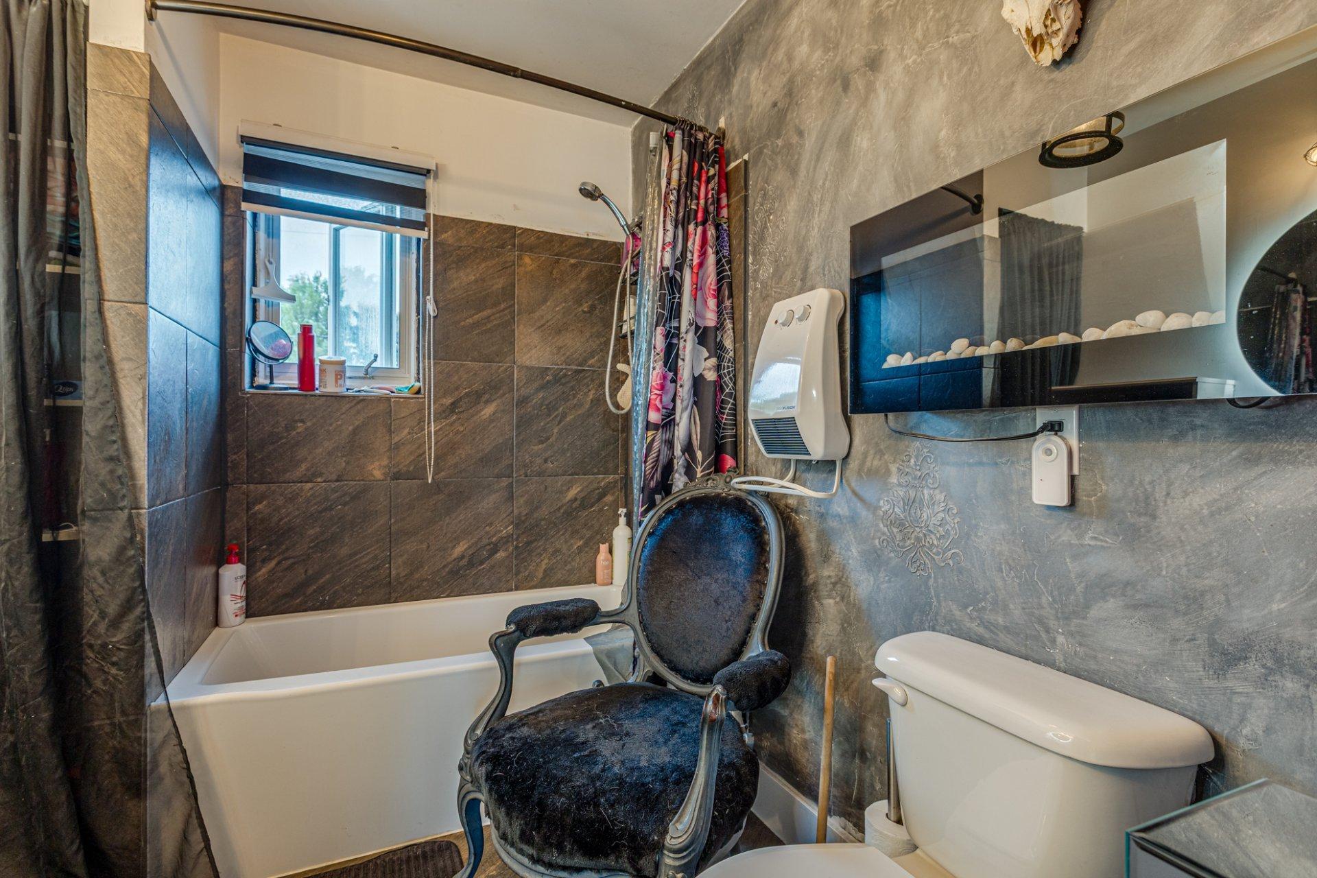 









206


1re Avenue

,
Sainte-Anne-des-Plaines,




QC
J0N1H0


