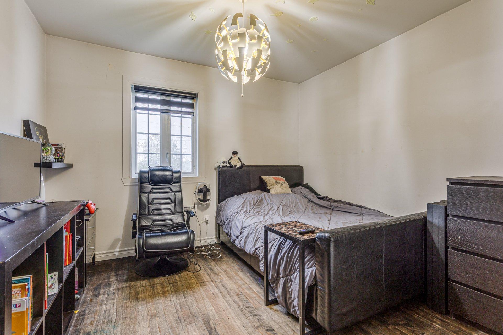 









206


1re Avenue

,
Sainte-Anne-des-Plaines,




QC
J0N1H0

