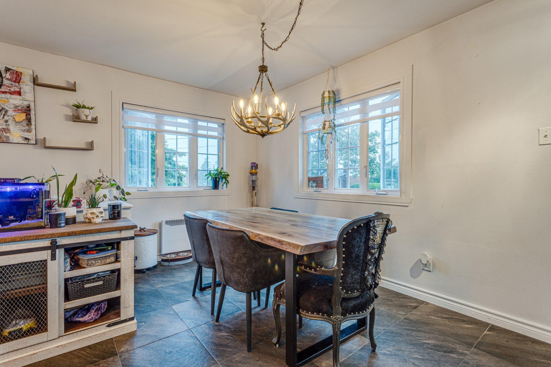 









206


1re Avenue

,
Sainte-Anne-des-Plaines,




QC
J0N1H0


