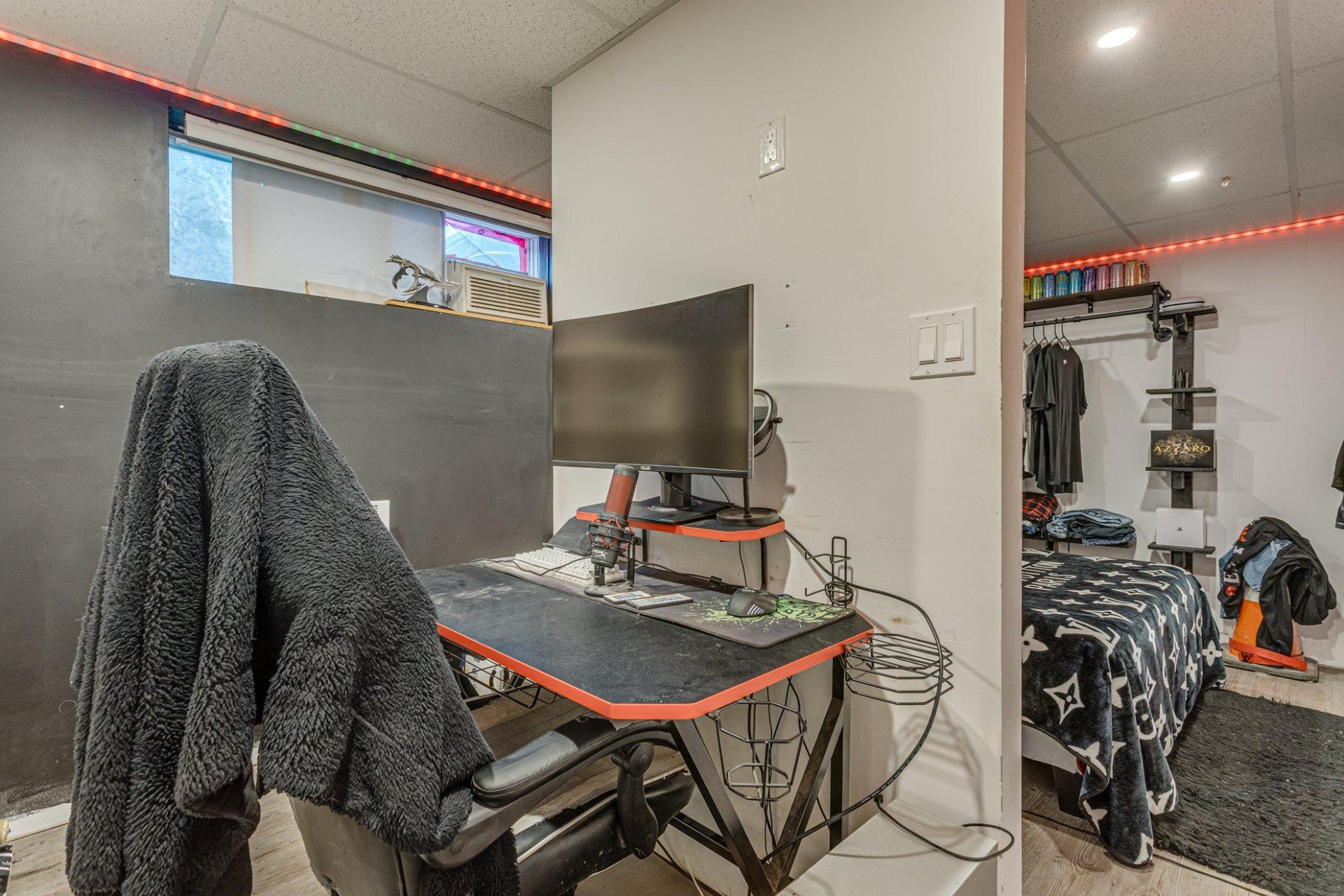 









206


1re Avenue

,
Sainte-Anne-des-Plaines,




QC
J0N1H0

