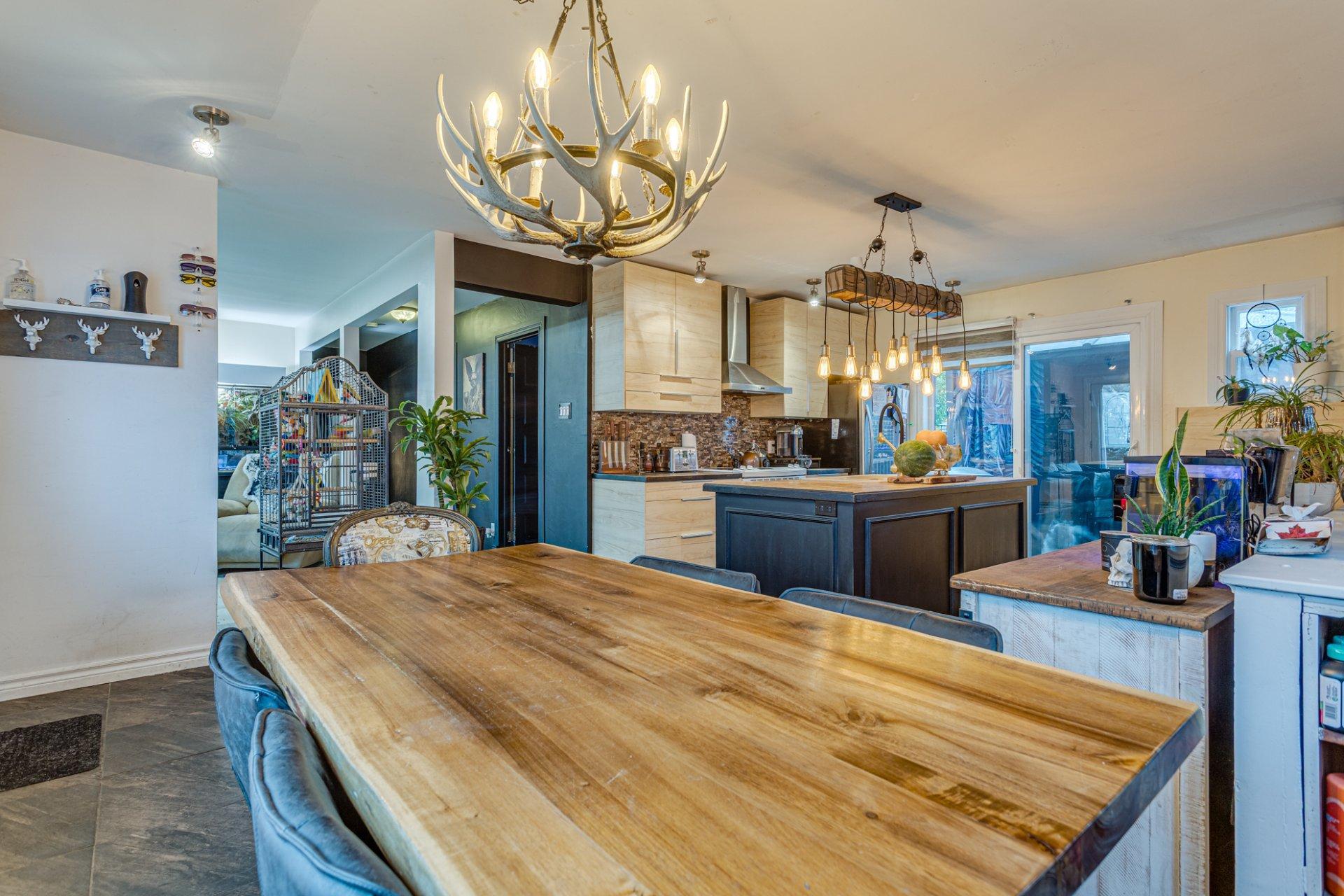 









206


1re Avenue

,
Sainte-Anne-des-Plaines,




QC
J0N1H0

