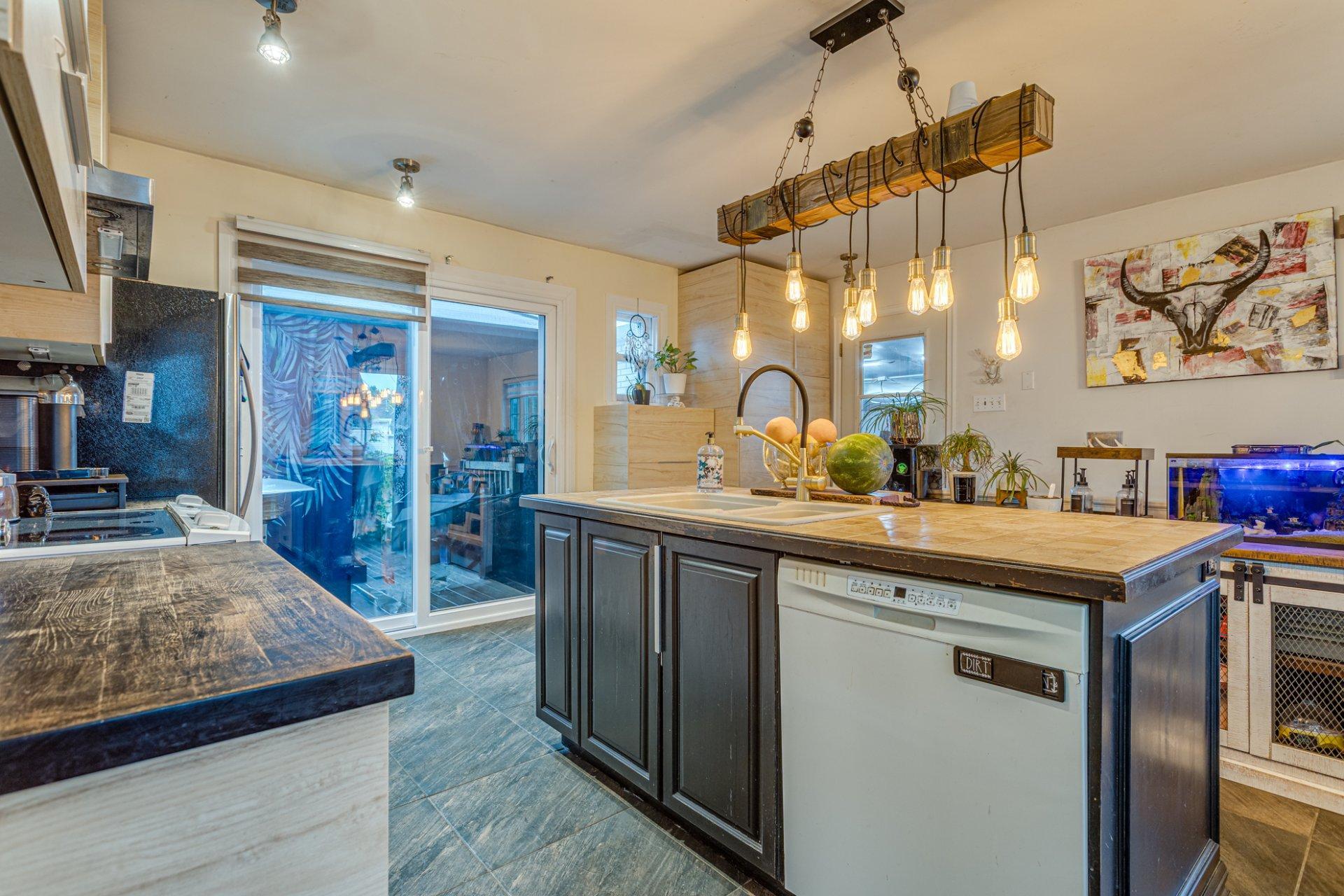 









206


1re Avenue

,
Sainte-Anne-des-Plaines,




QC
J0N1H0

