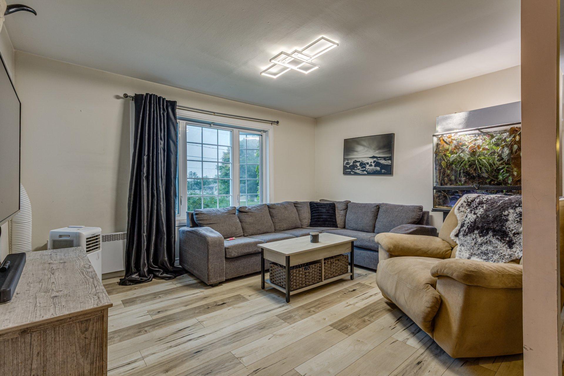 









206


1re Avenue

,
Sainte-Anne-des-Plaines,




QC
J0N1H0


