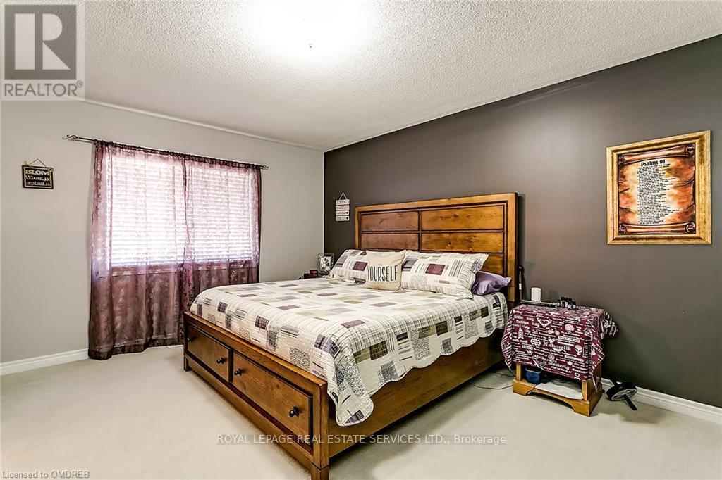 












2464 QUETICO CRESCENT

,
Oakville,




Ontario
L6M0R4

